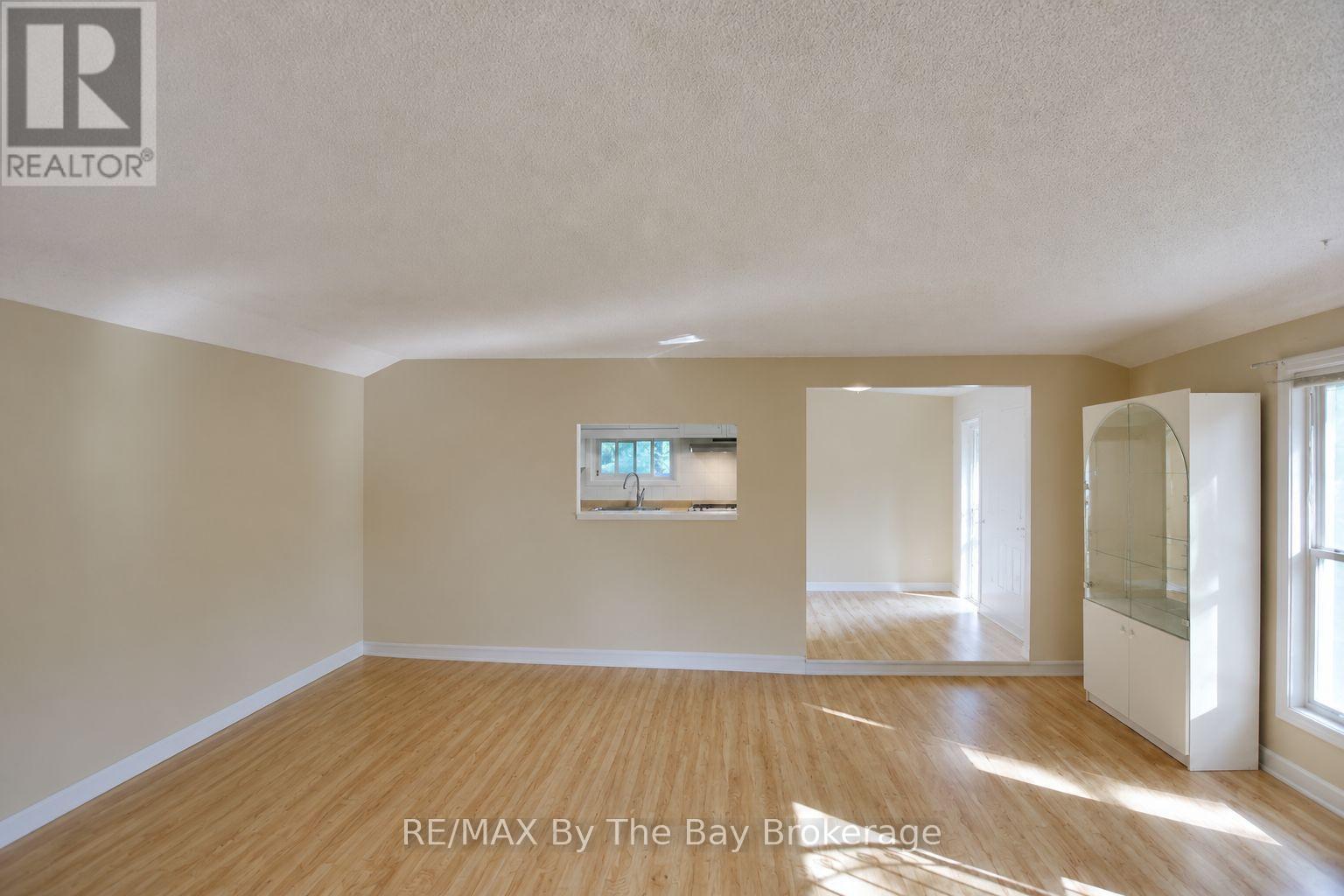 103 SUNNIDALE ROAD S - 11