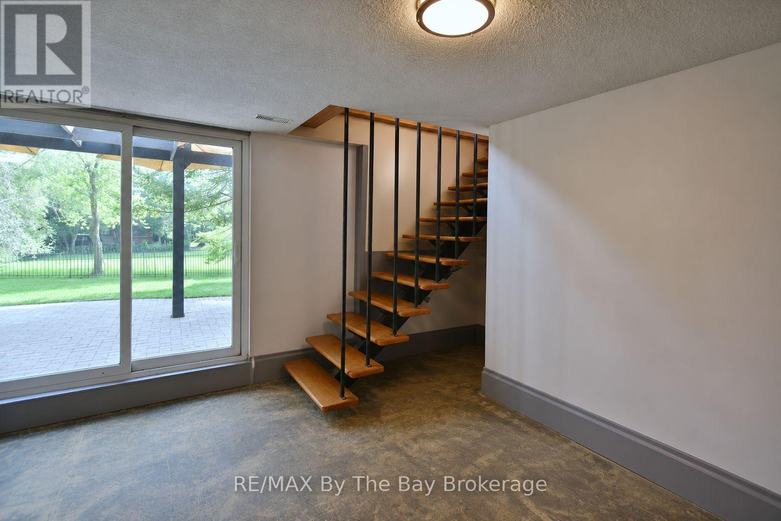 103 SUNNIDALE ROAD S - 16
