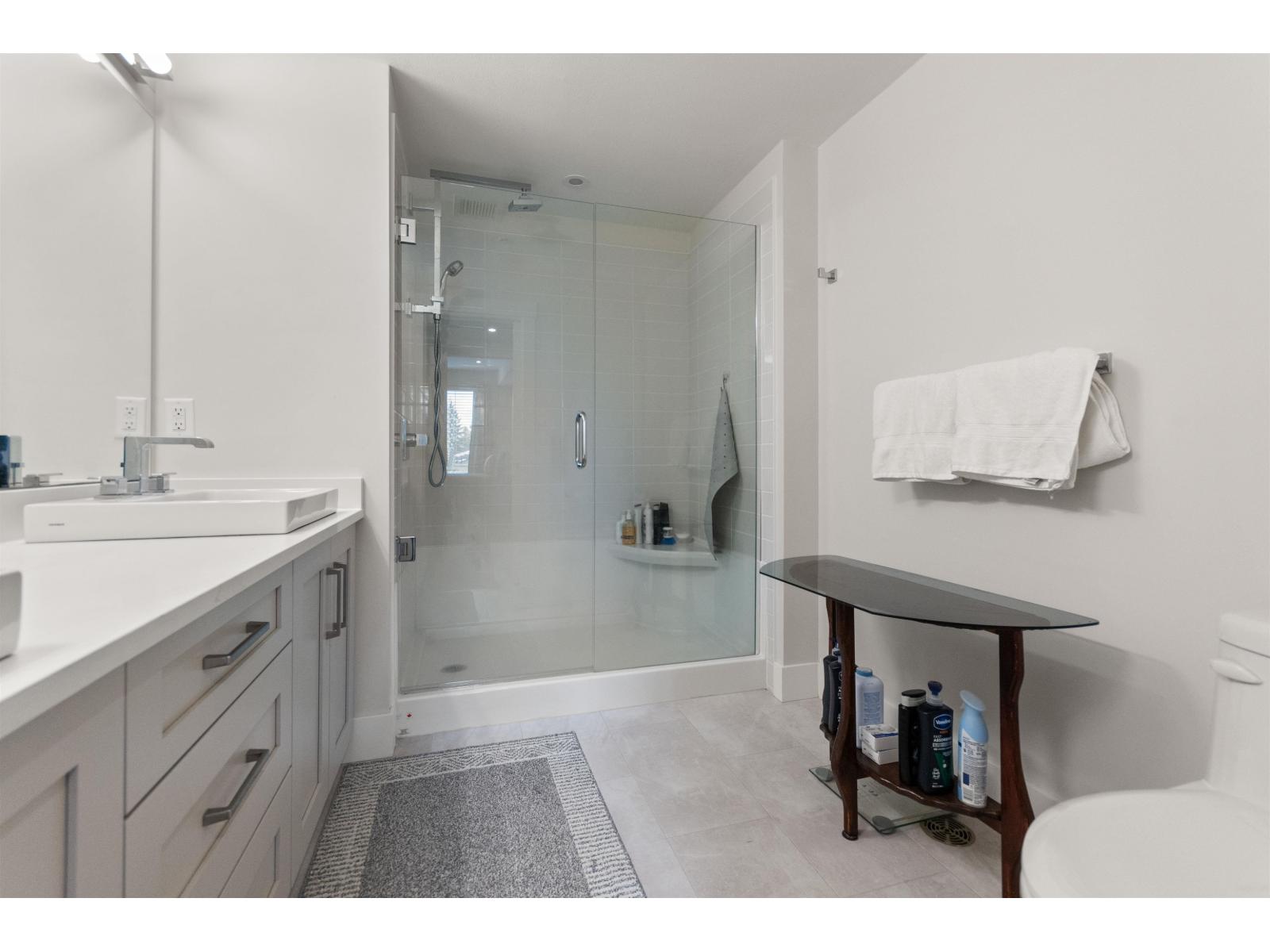208 45745 WATSON ROAD, Sardis South, Chilliwack