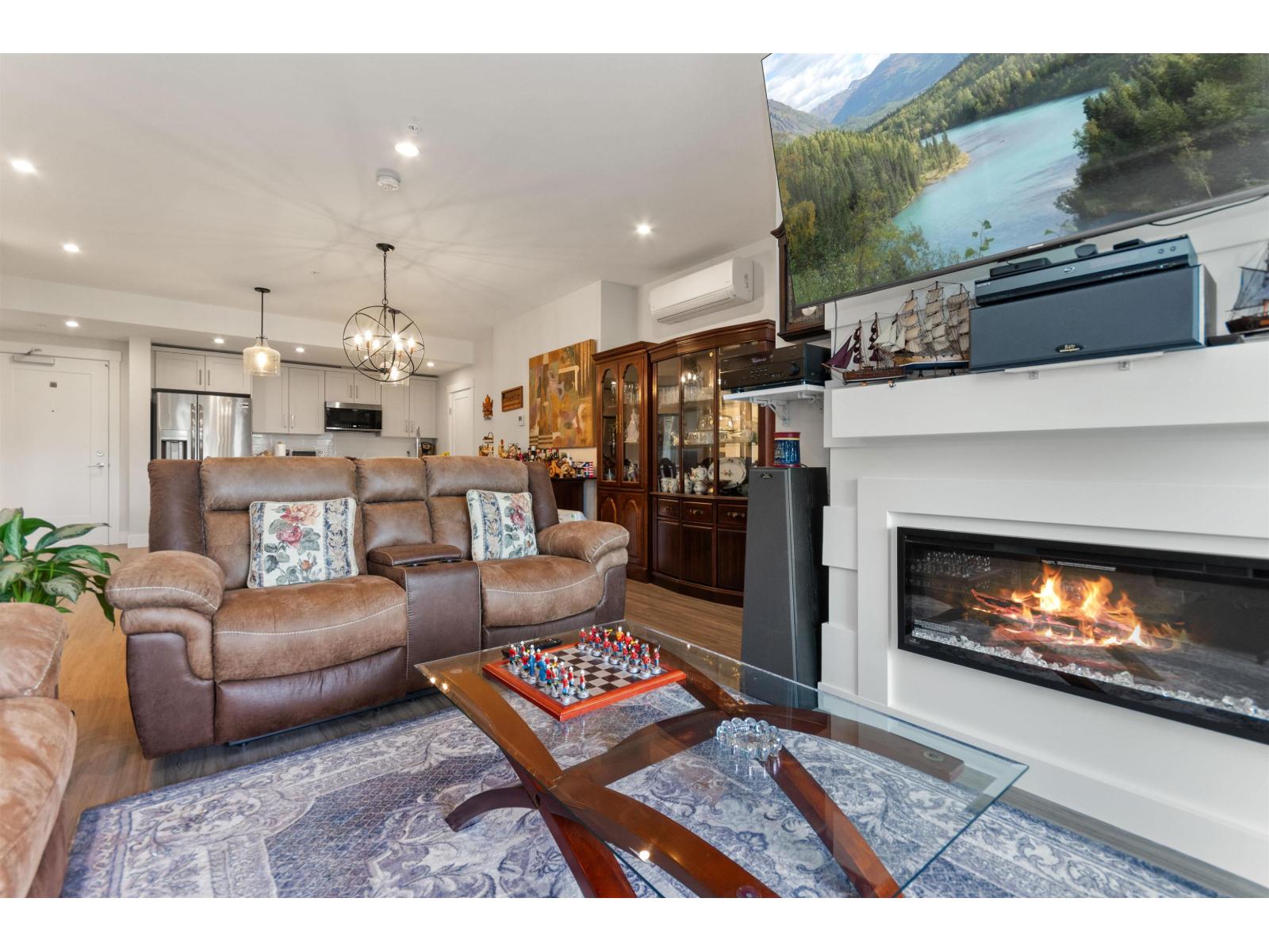 208 45745 WATSON ROAD, Sardis South, Chilliwack