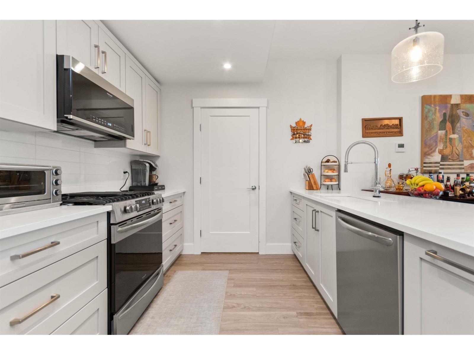 208 45745 WATSON ROAD, Sardis South, Chilliwack