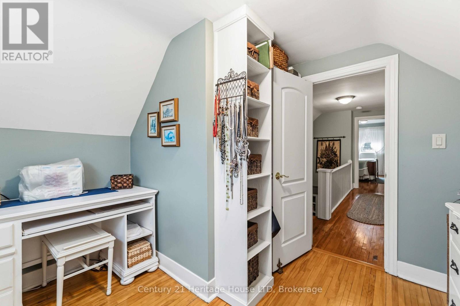 25 GLENVIEW AVENUE - 28