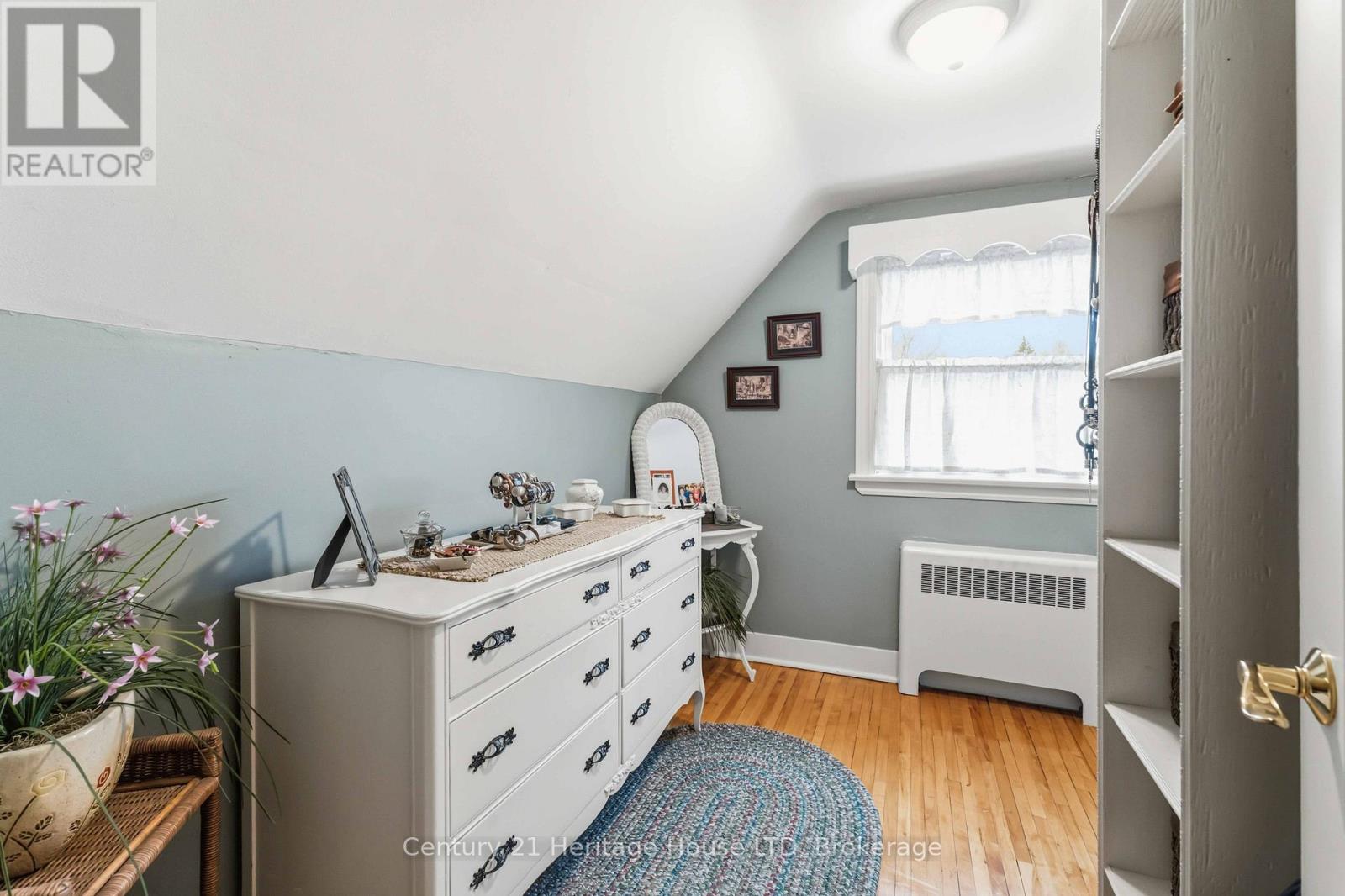 25 GLENVIEW AVENUE - 27