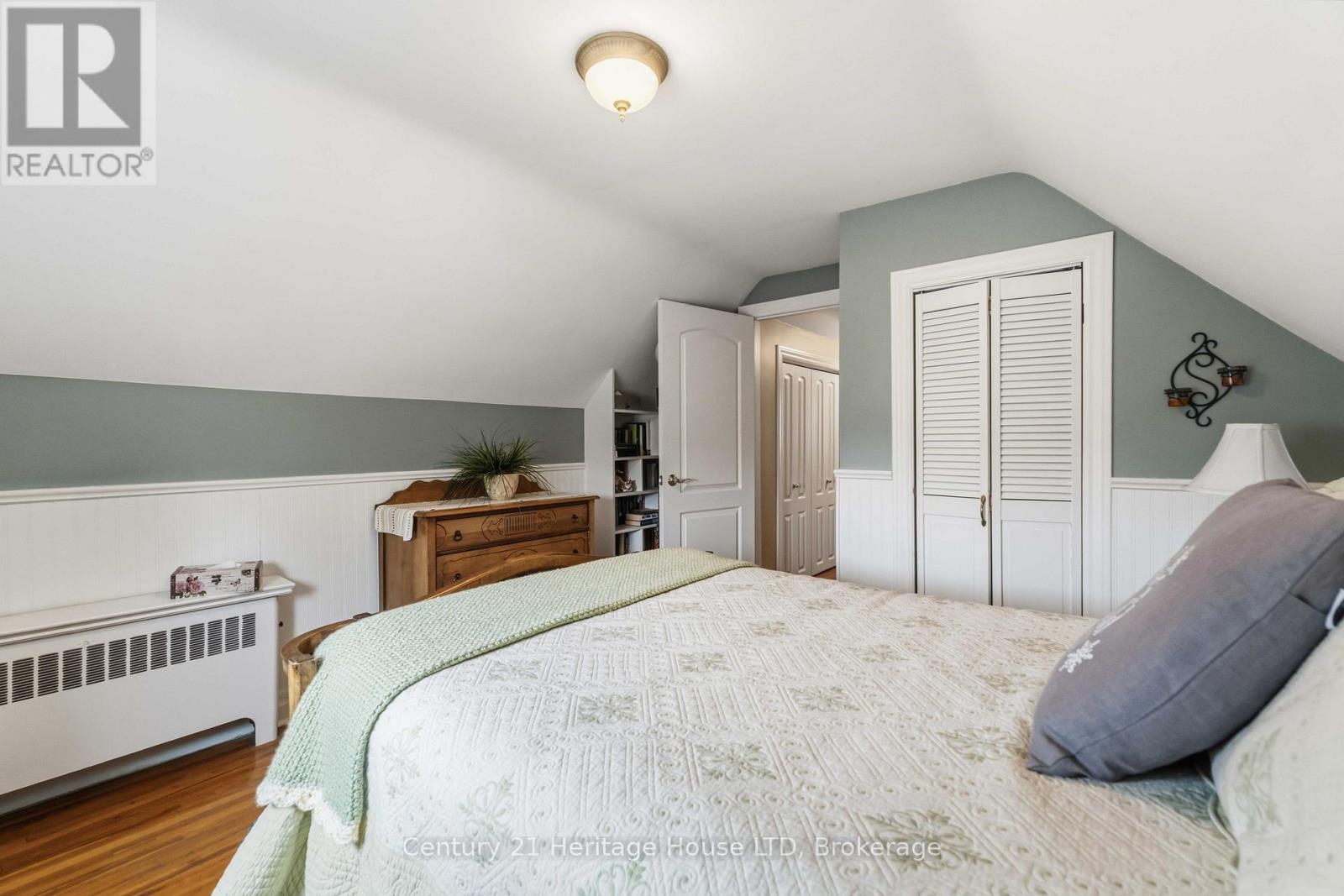 25 GLENVIEW AVENUE - 26