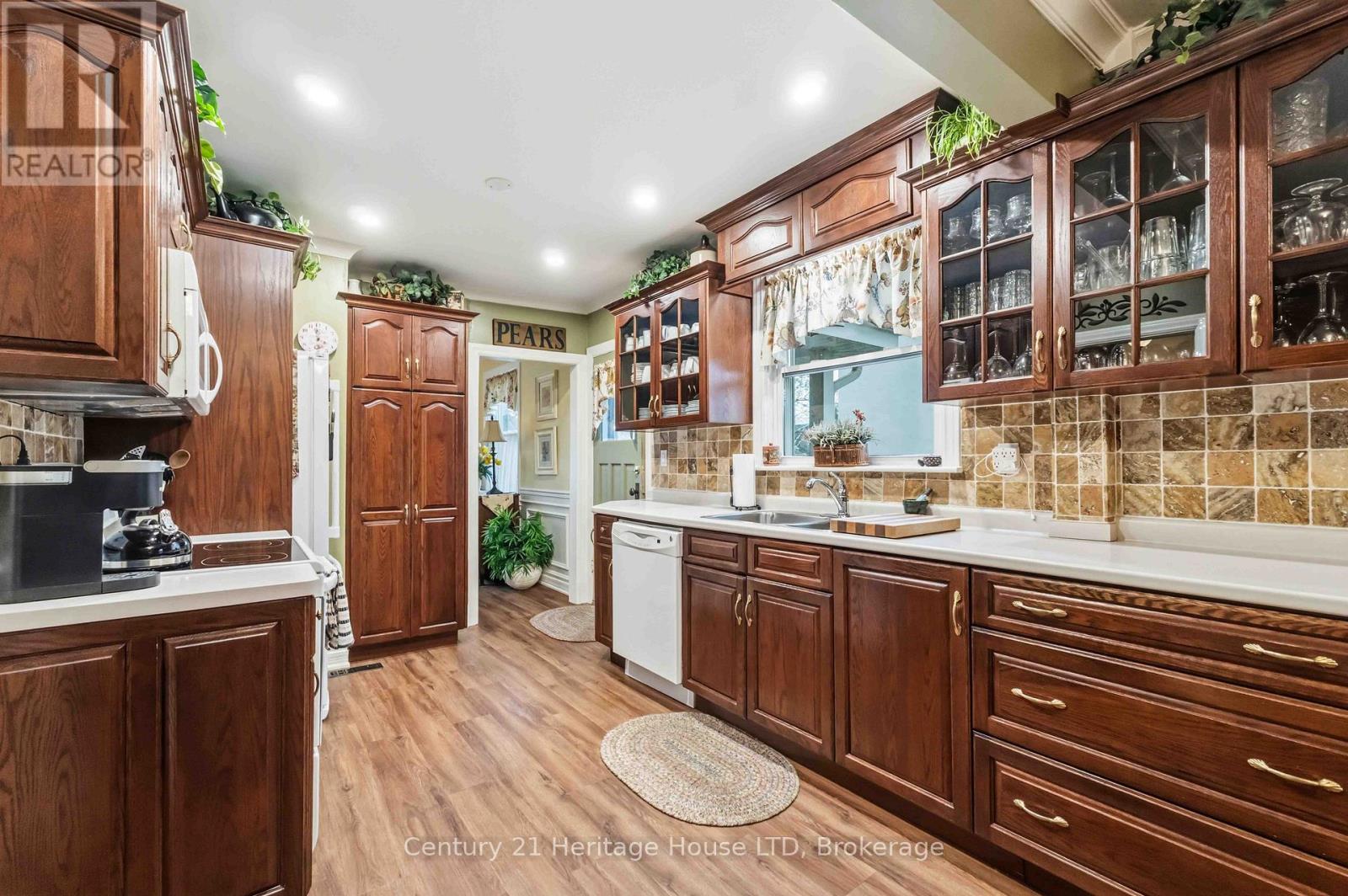 25 GLENVIEW AVENUE - 11