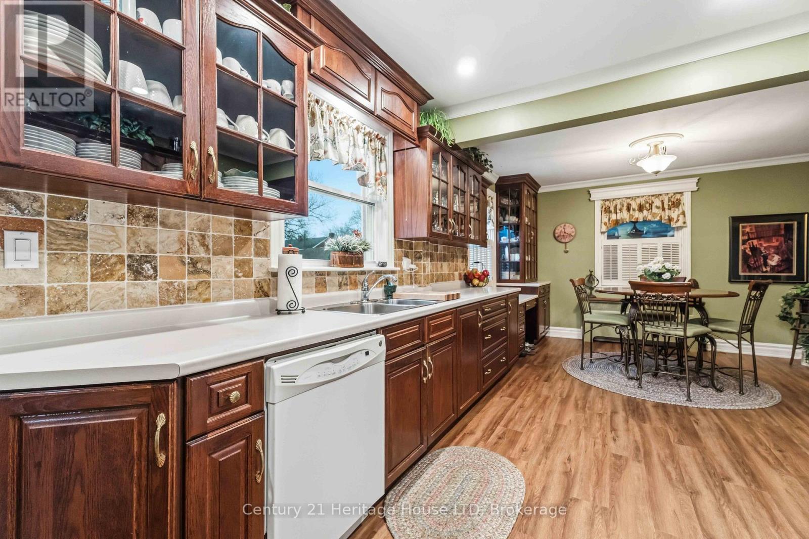 25 GLENVIEW AVENUE - 12