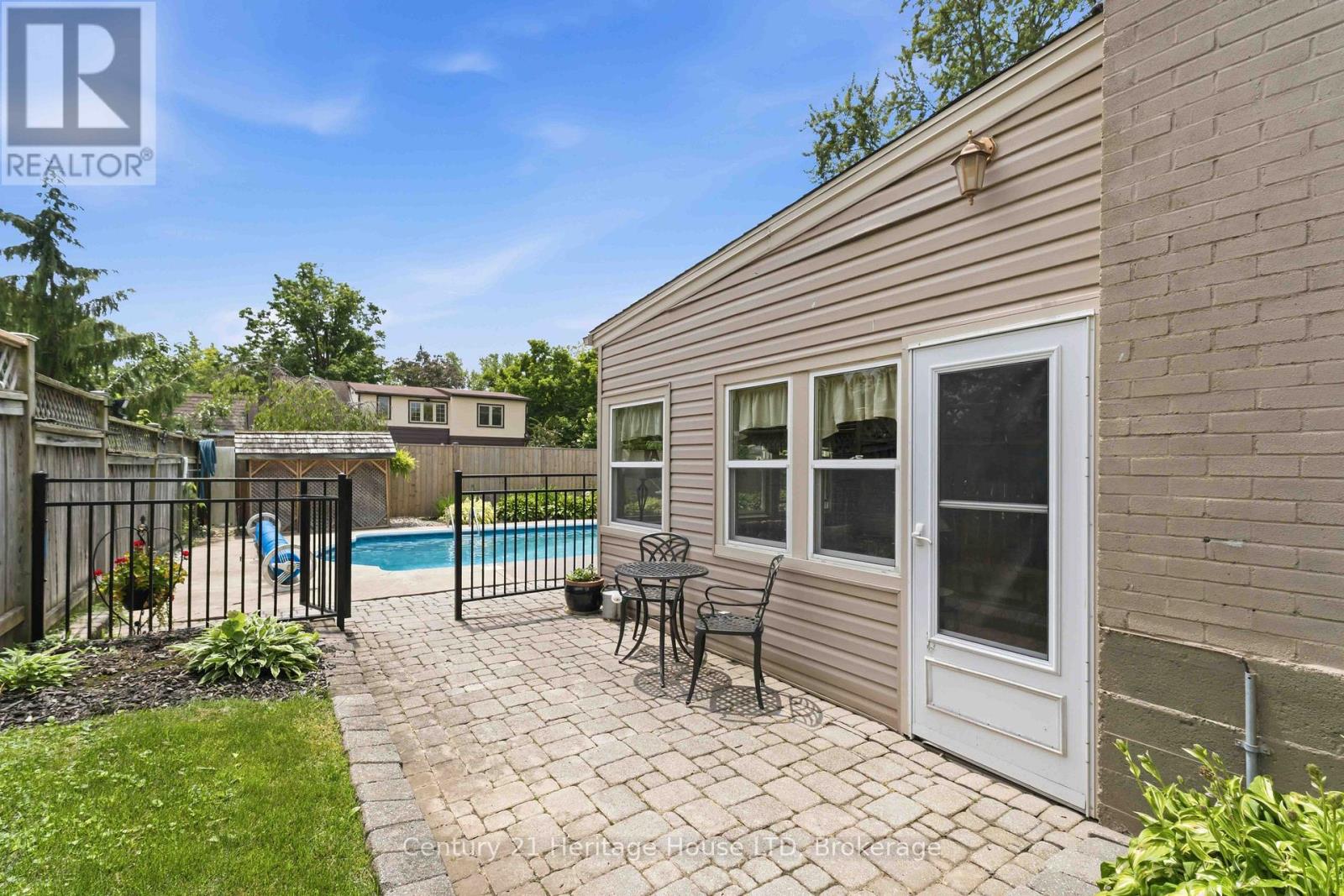 25 GLENVIEW AVENUE - 36