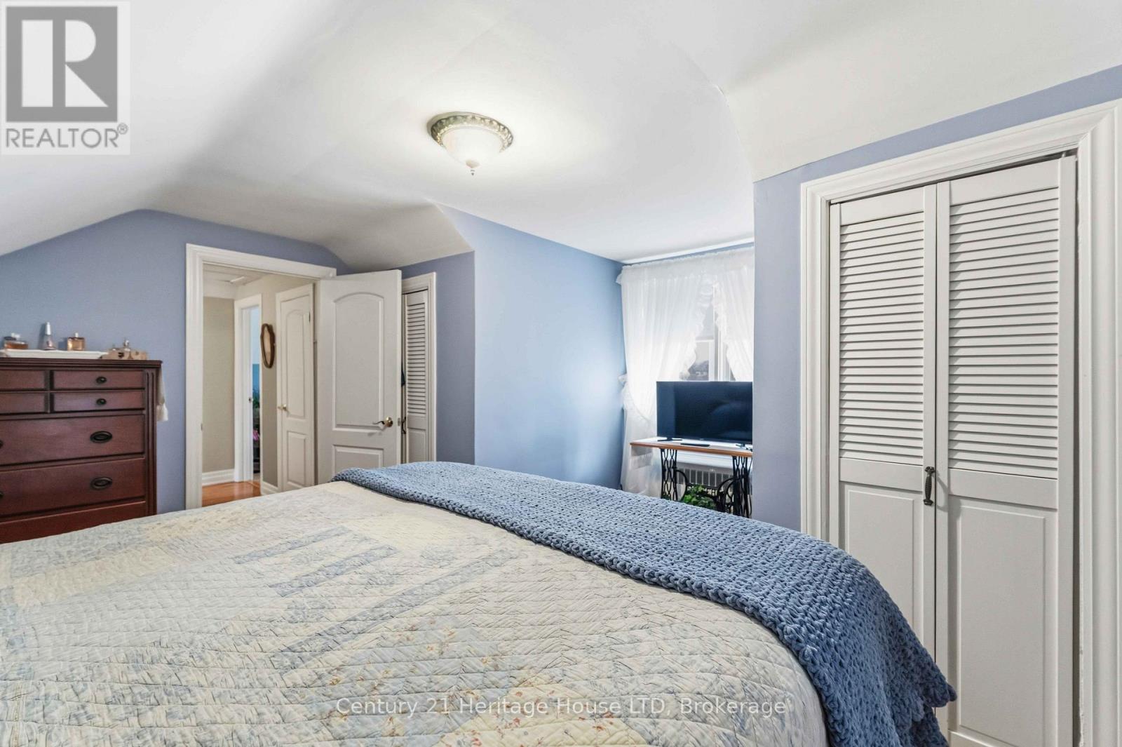 25 GLENVIEW AVENUE - 32