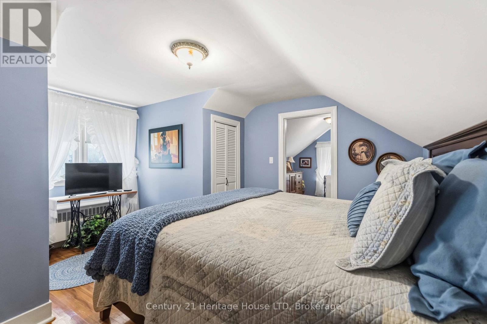25 GLENVIEW AVENUE - 33