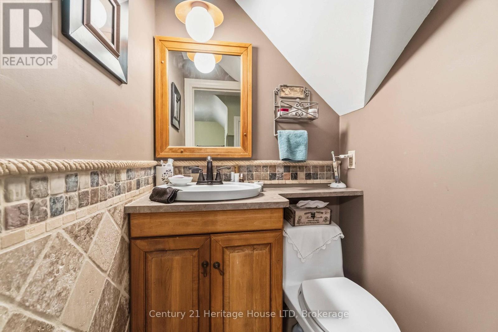 25 GLENVIEW AVENUE - 34