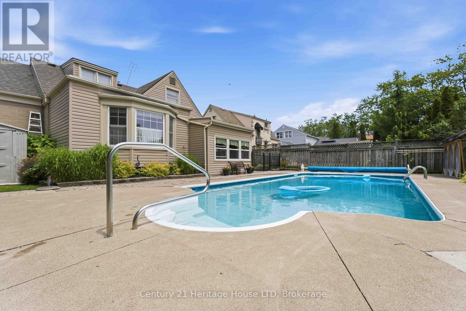 25 GLENVIEW AVENUE - 38