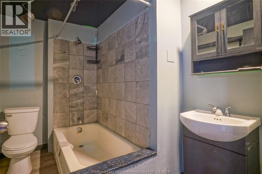 16 MCNAUGHTON AVENUE - 10