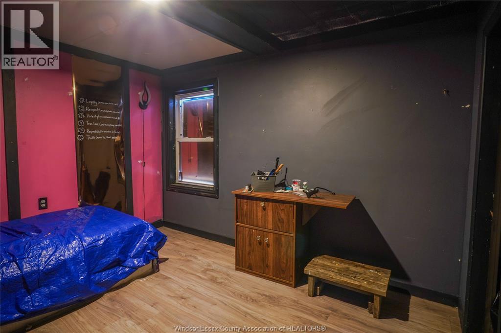 16 MCNAUGHTON AVENUE - 11