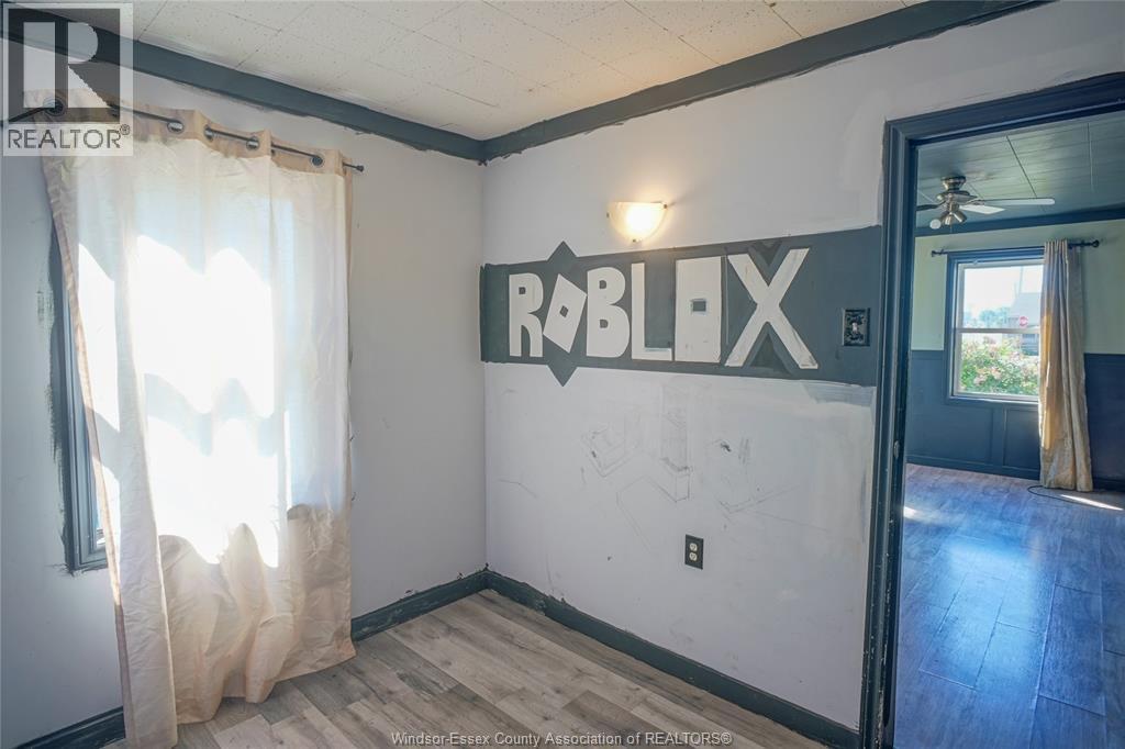 16 MCNAUGHTON AVENUE - 17