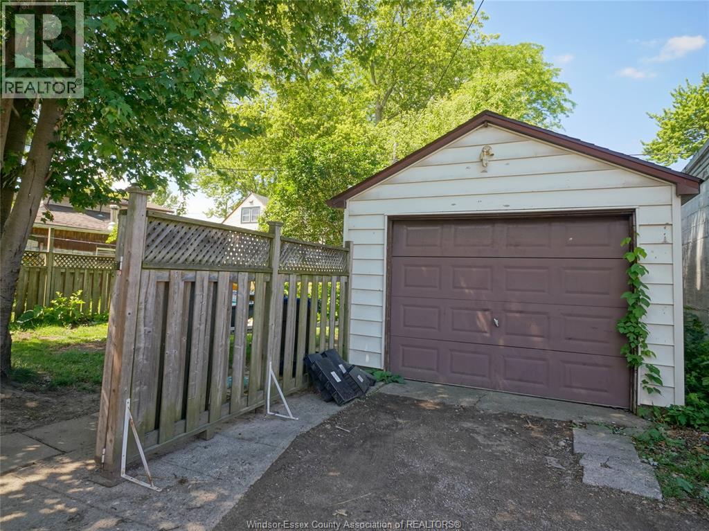 16 MCNAUGHTON AVENUE - 20