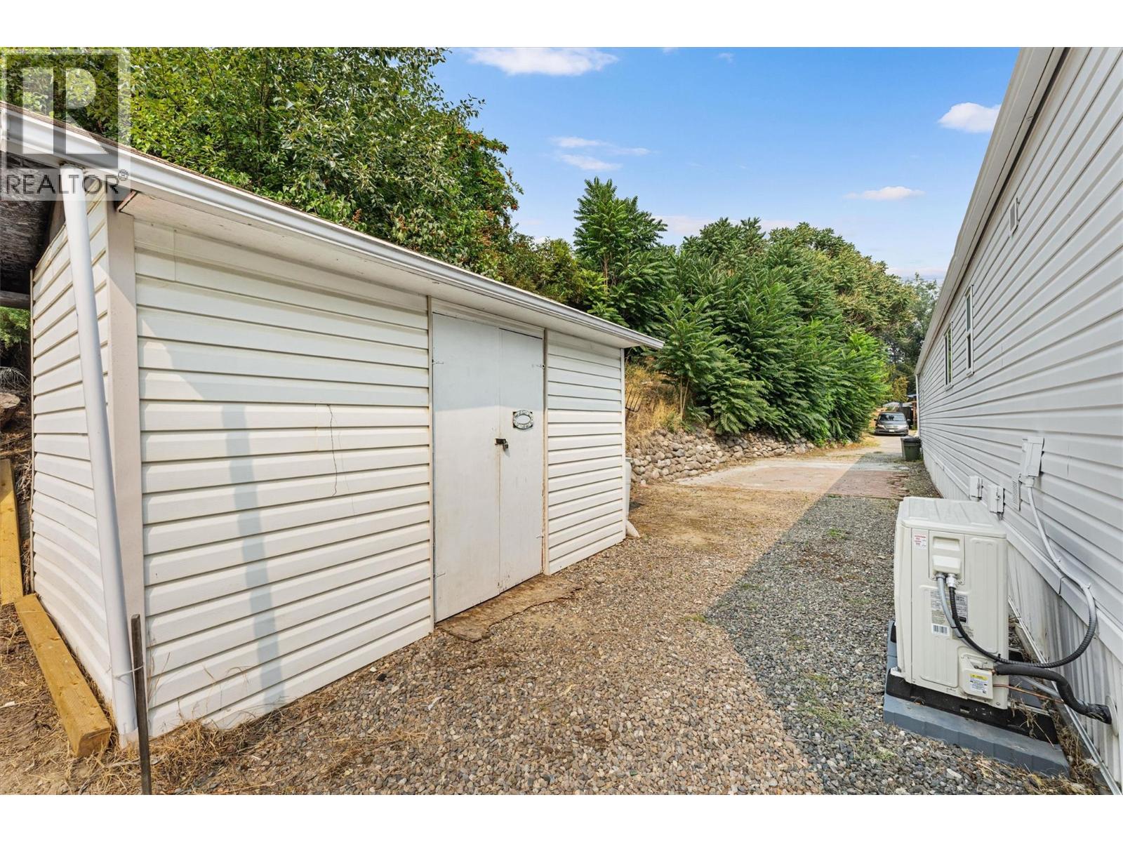 #101 1699 Ross Road - 32