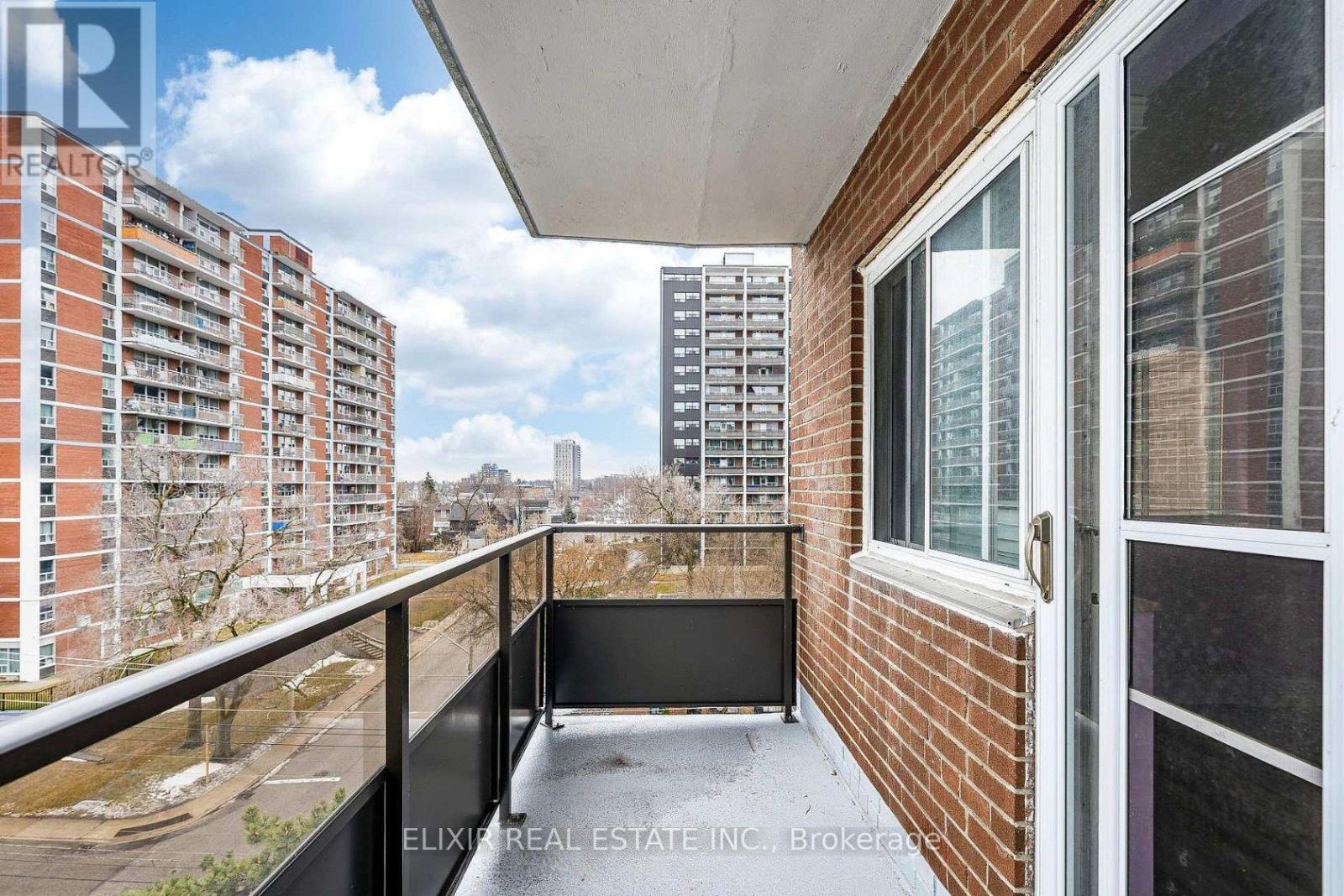 #605 15 ELIZABETH STREET N - 19