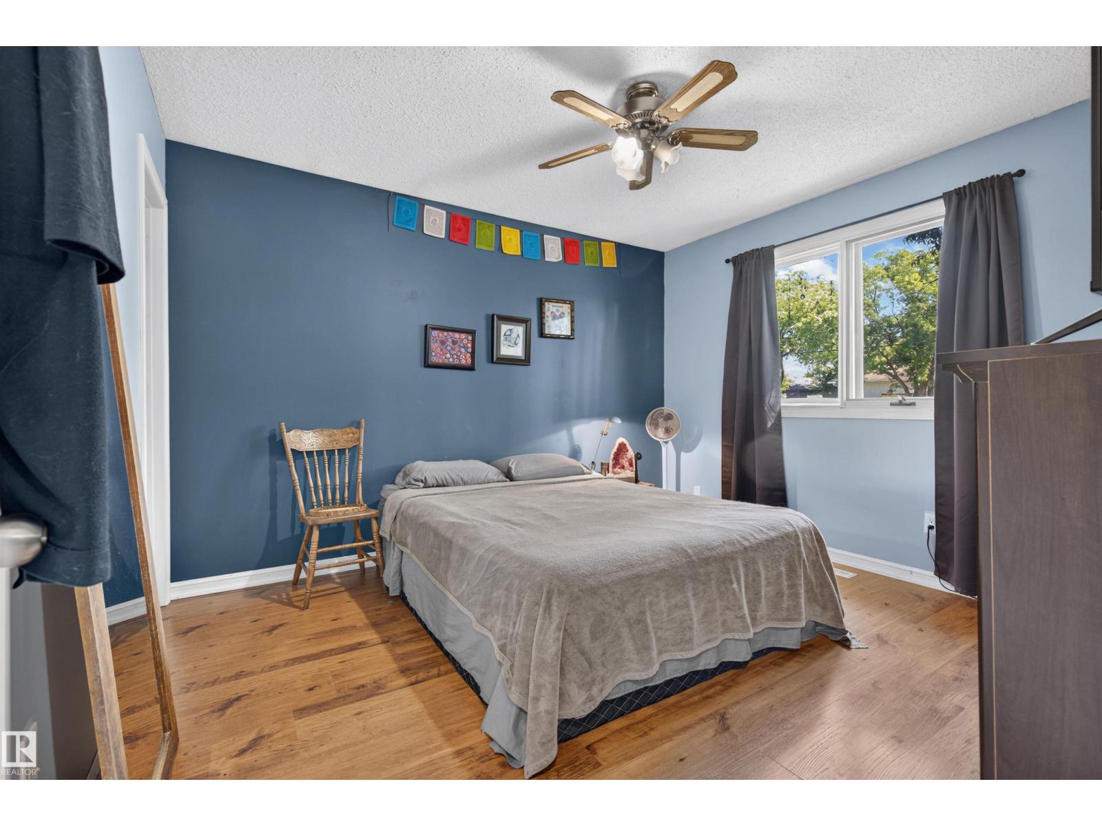 5017 45 ST - 10
