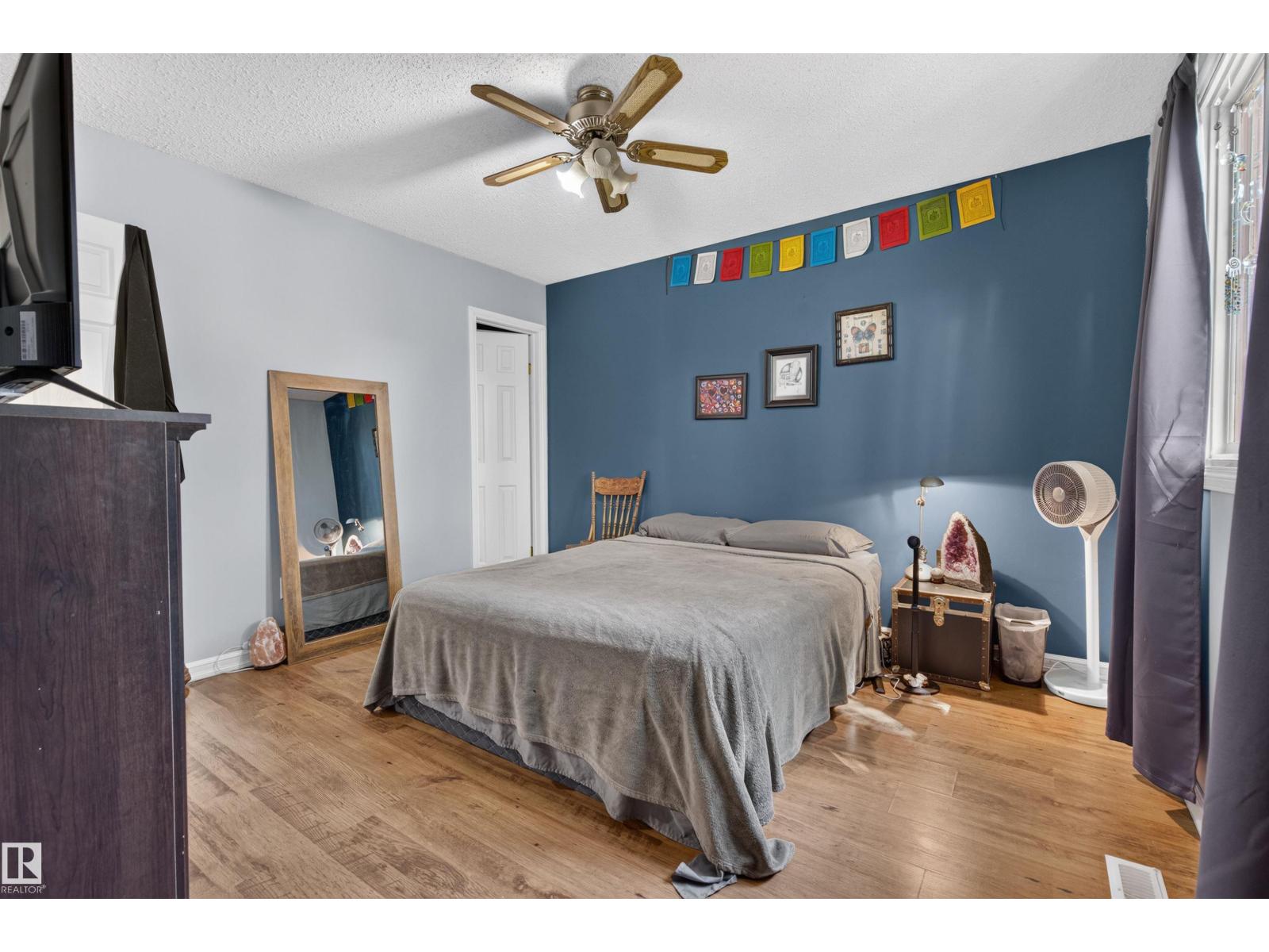 5017 45 ST - 11