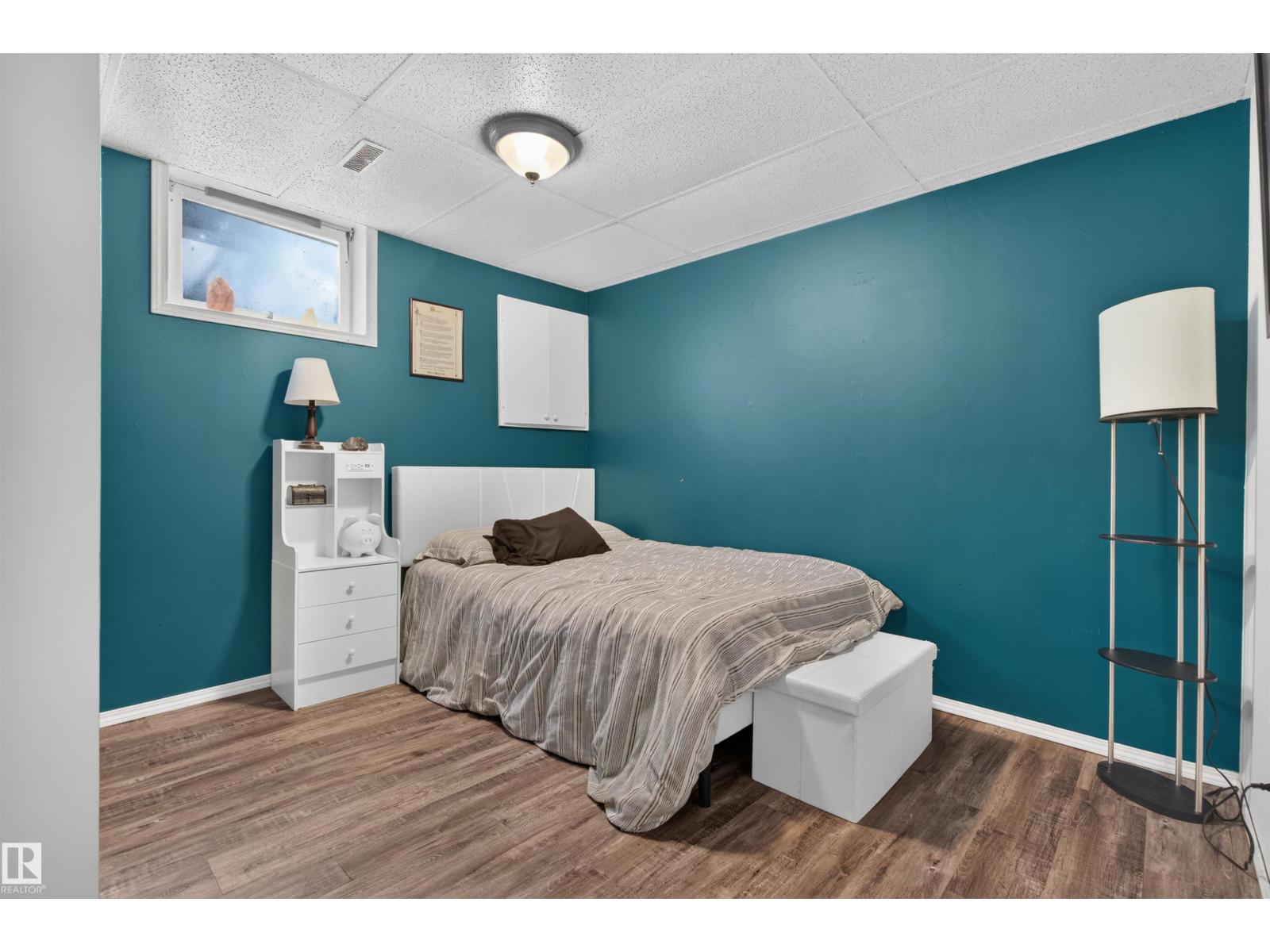 5017 45 ST - 22