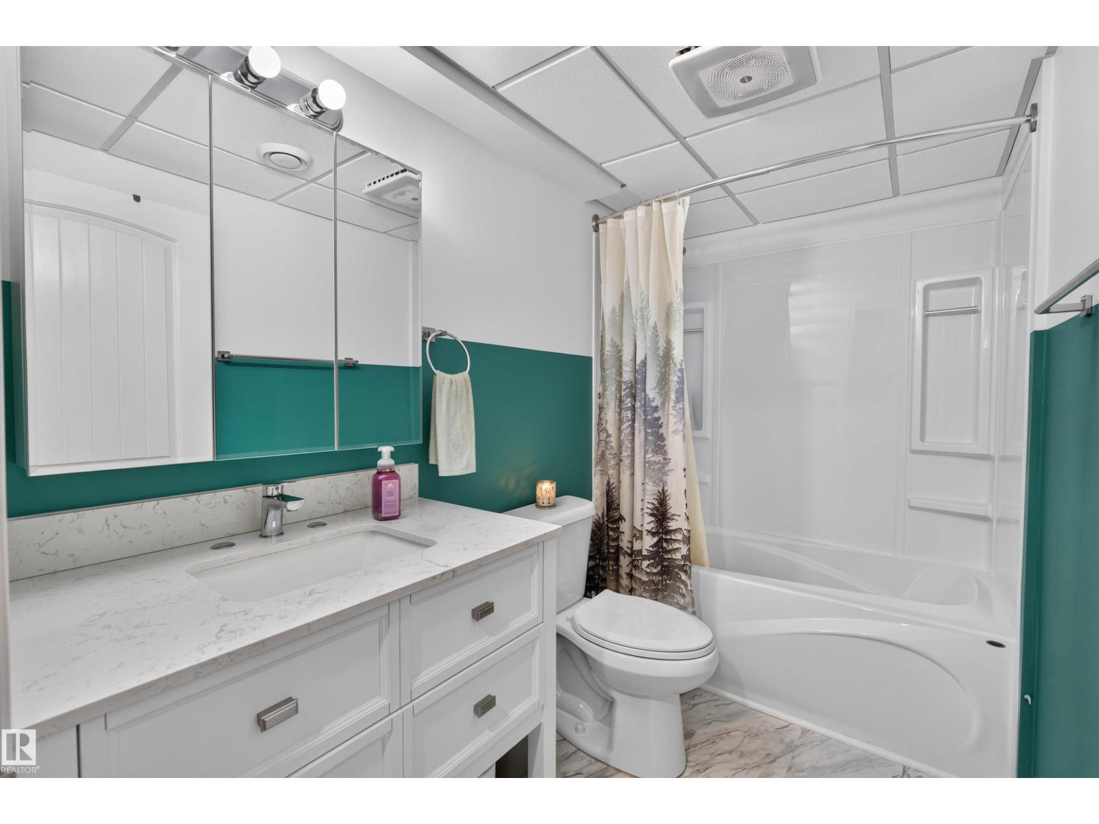 5017 45 ST - 23