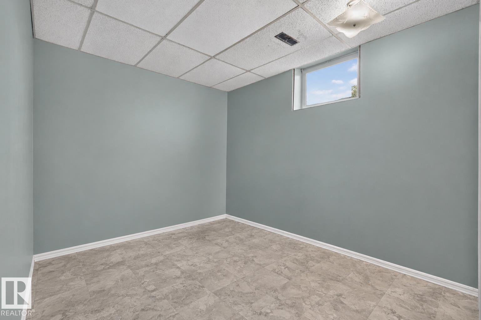5017 45 ST - 24
