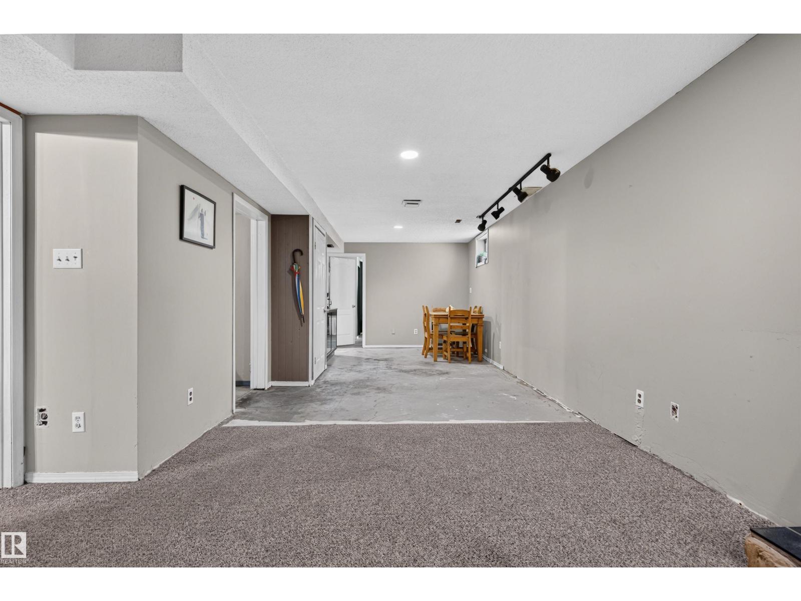 5017 45 ST - 26