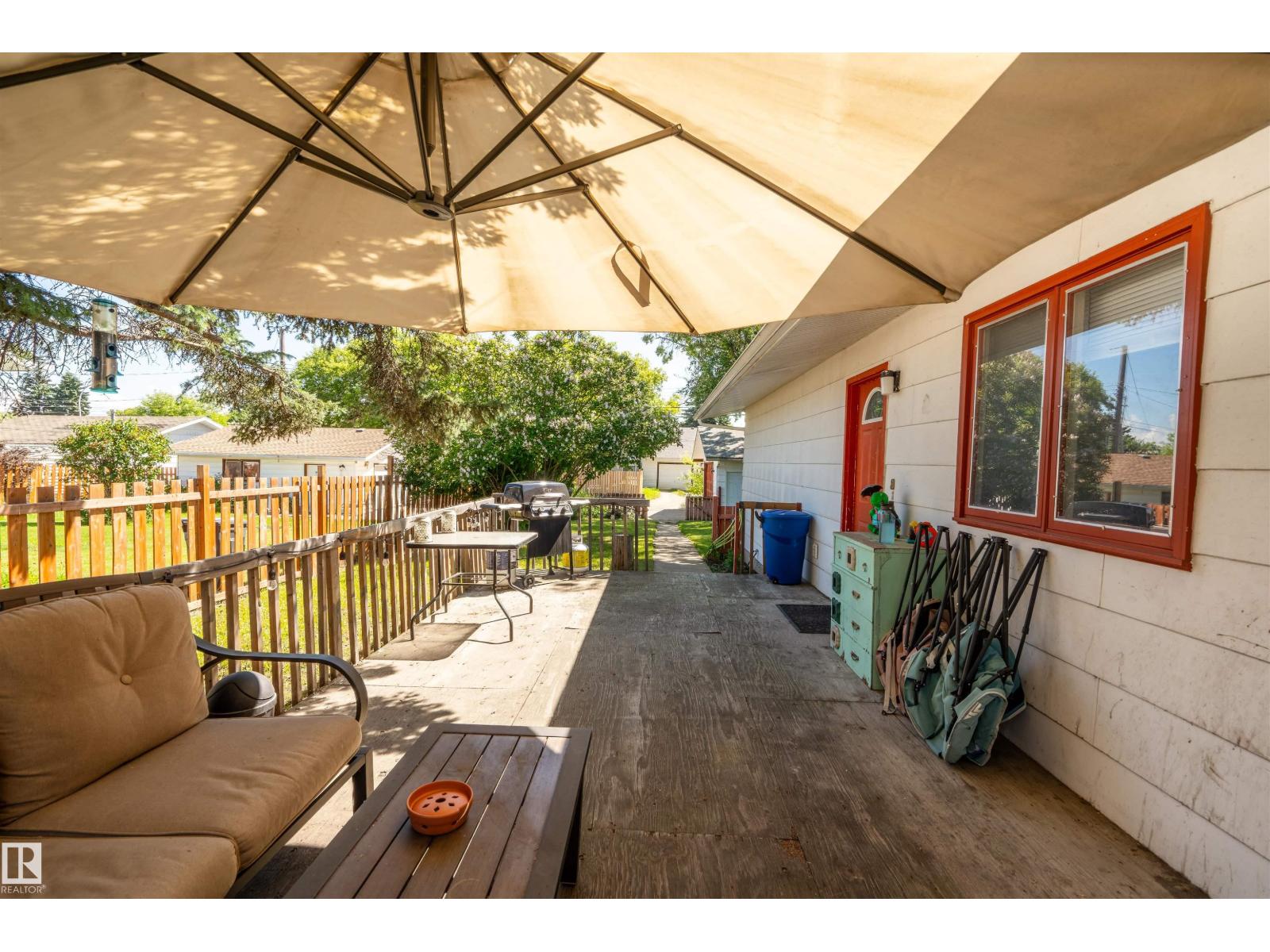 5017 45 ST - 27