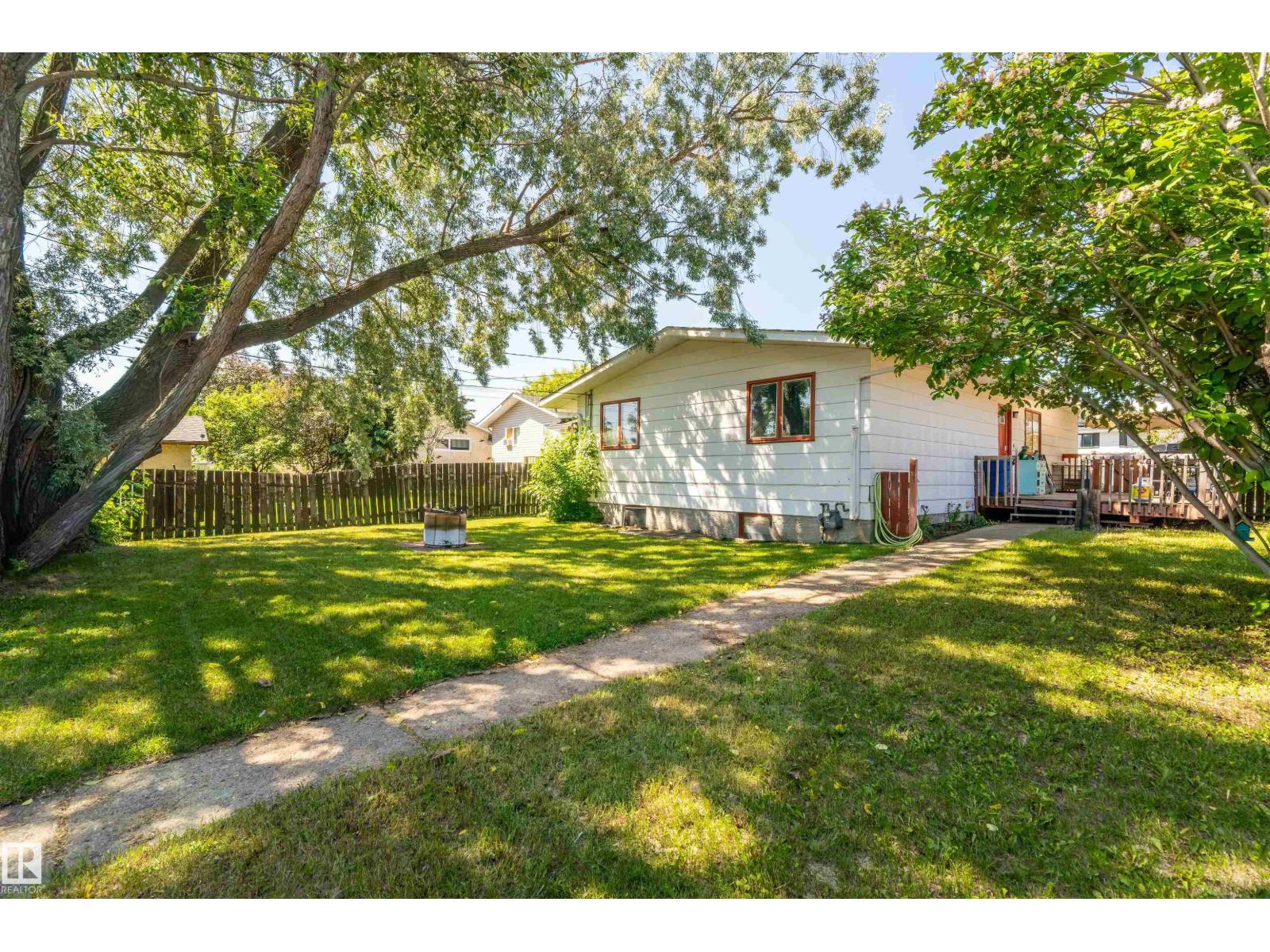 5017 45 ST - 31