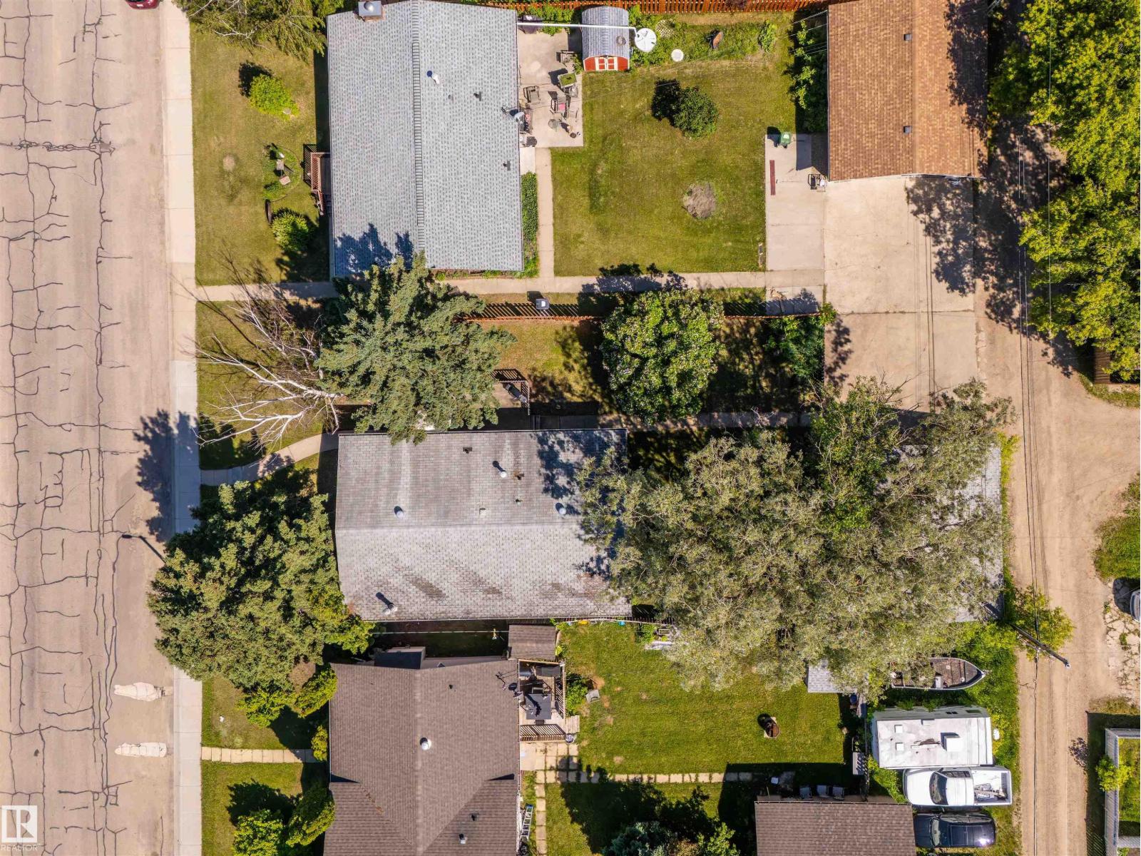 5017 45 ST - 36
