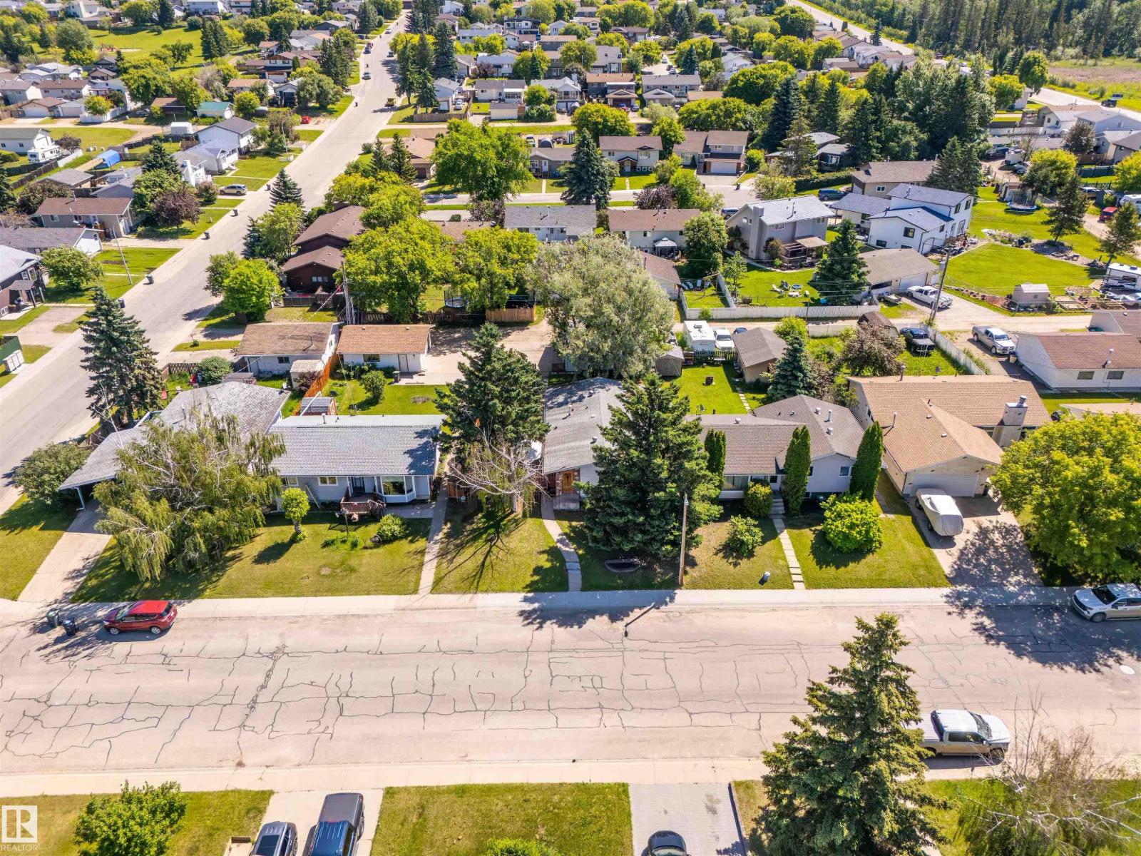 5017 45 ST - 41