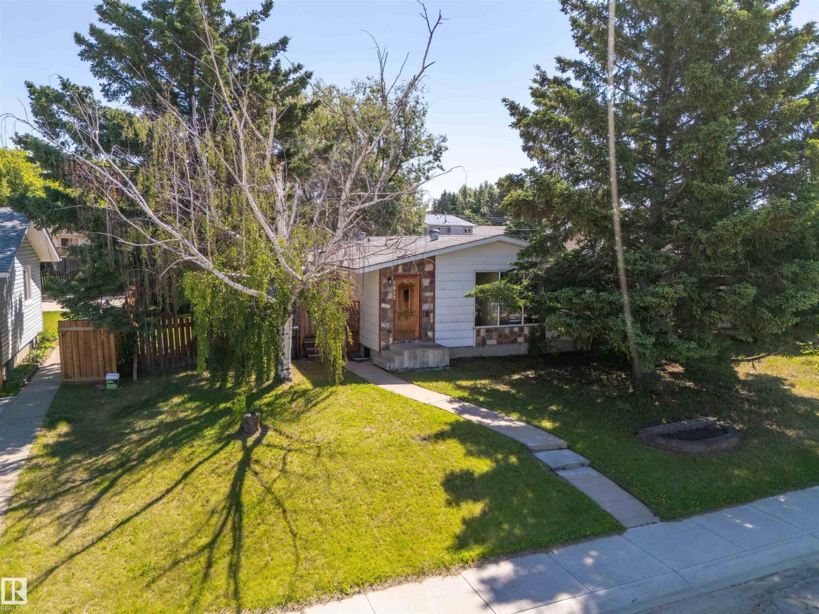 5017 45 ST - 42