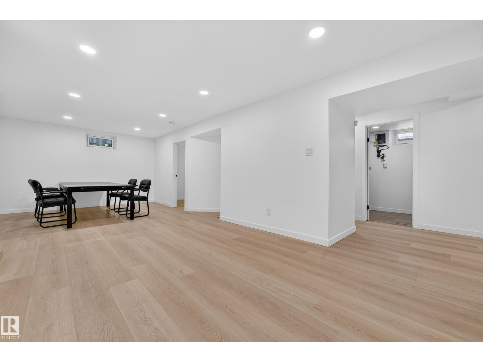 6011 93A AV NW - 33