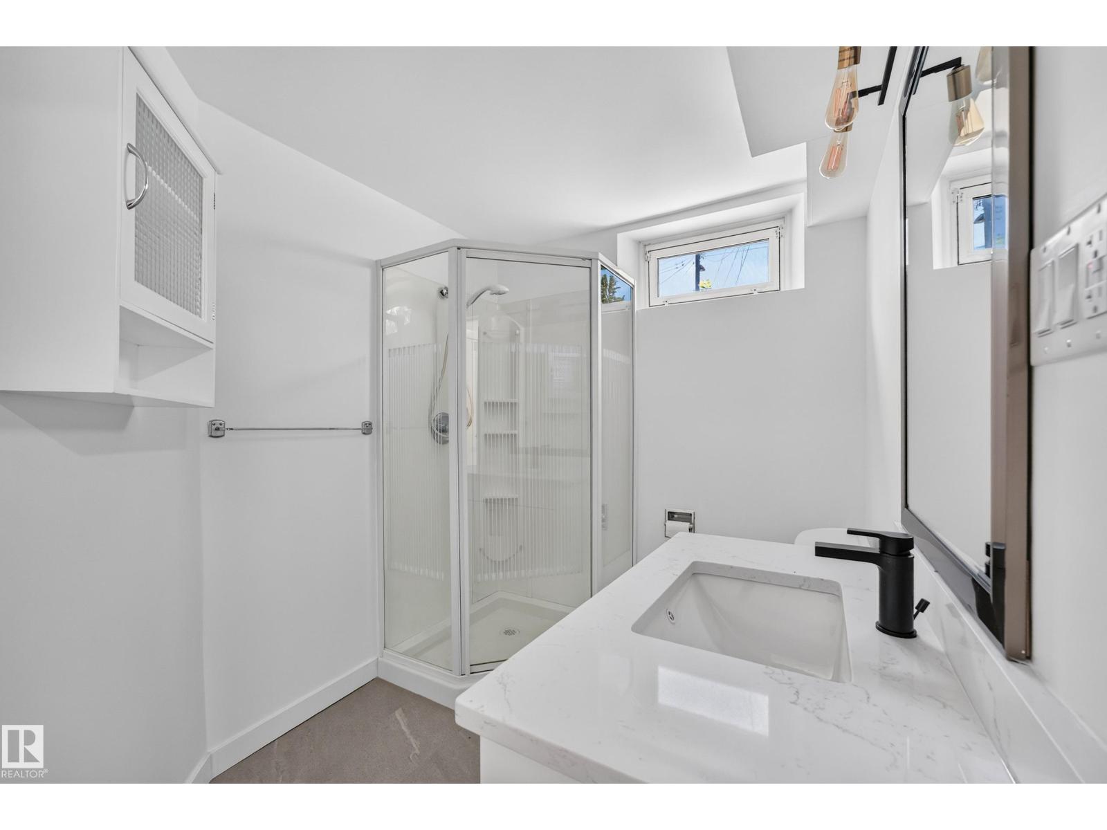 6011 93A AV NW - 38