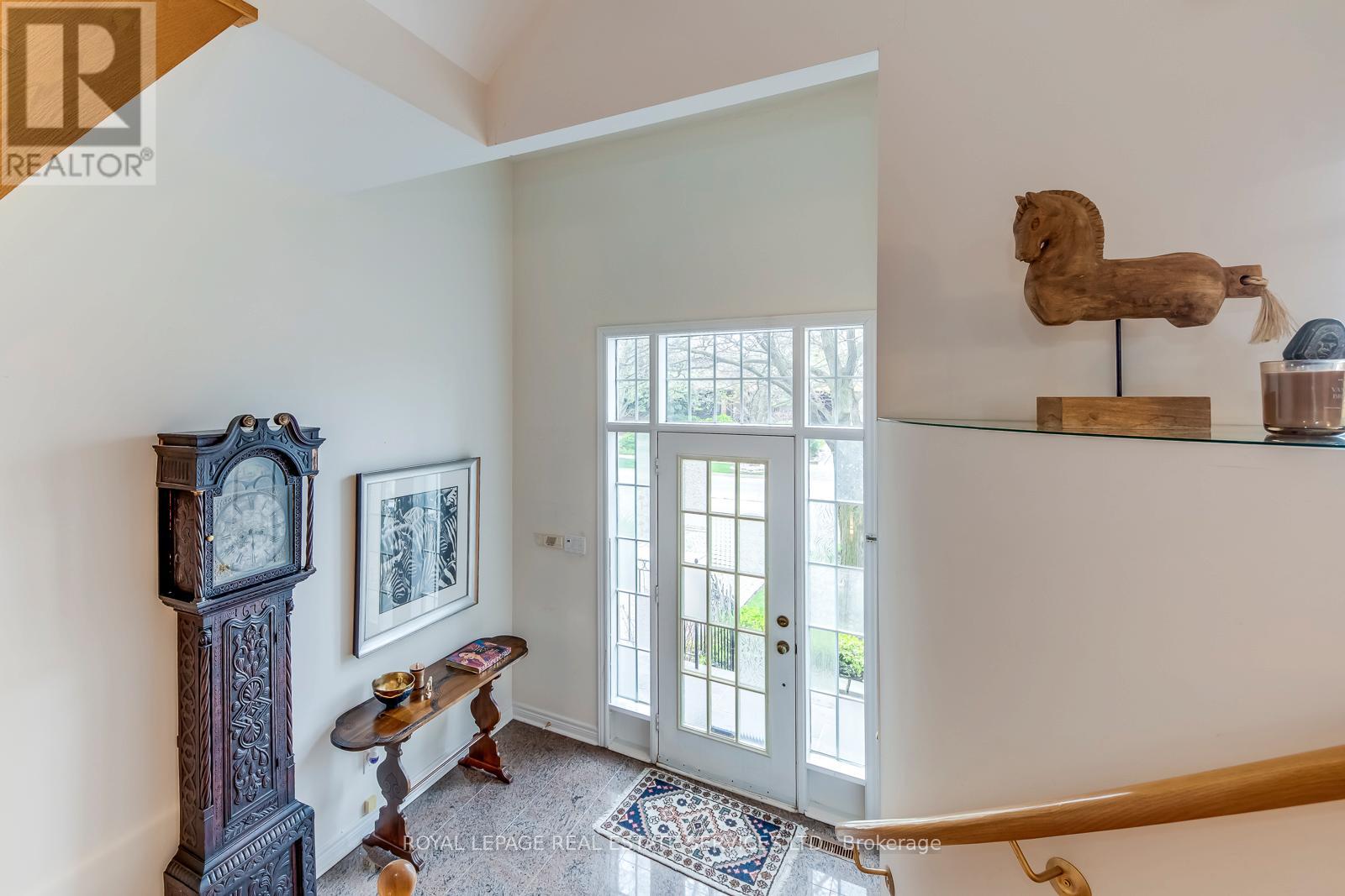 175 LA ROSE AVENUE - 3