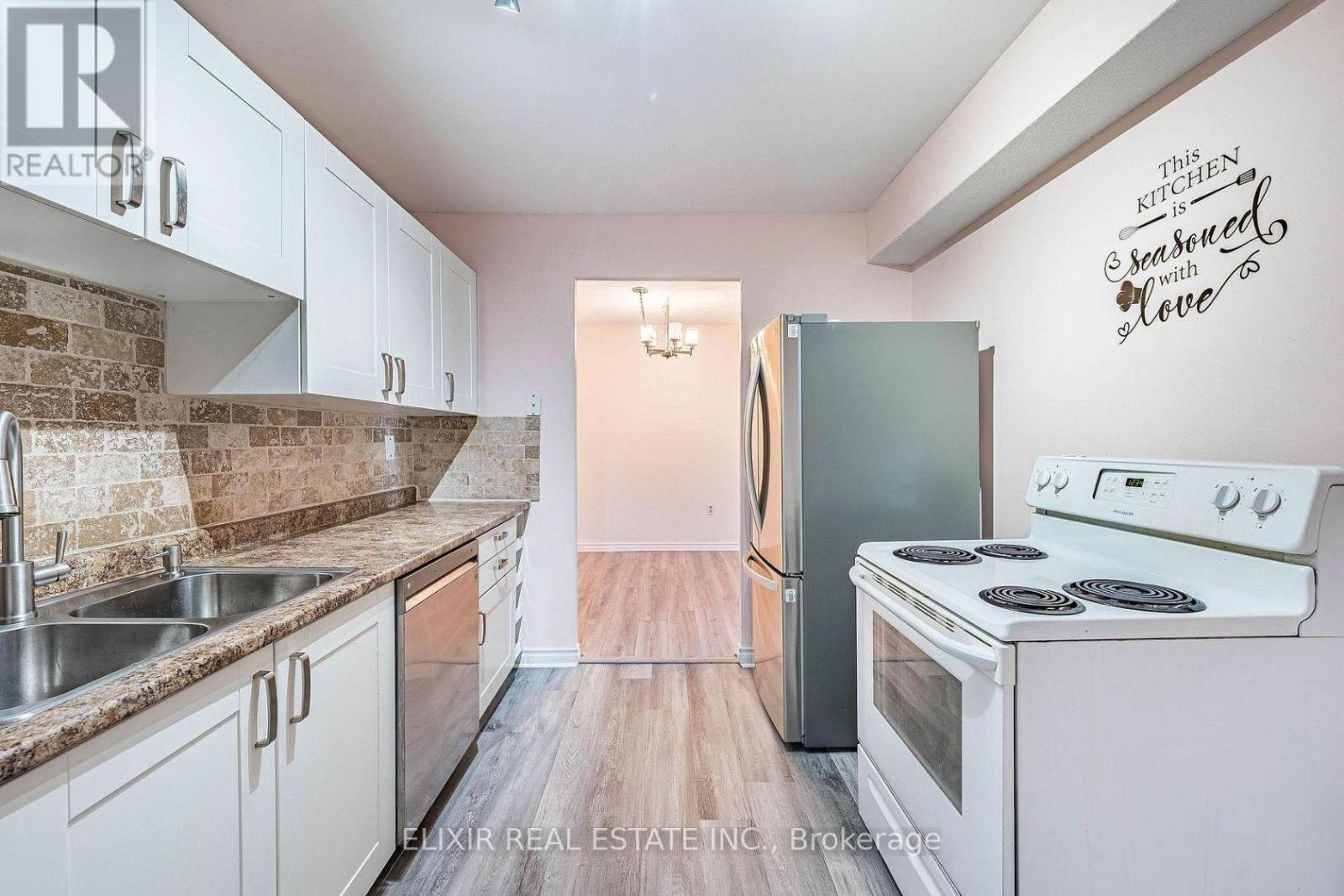 #605 15 ELIZABETH STREET N - 11