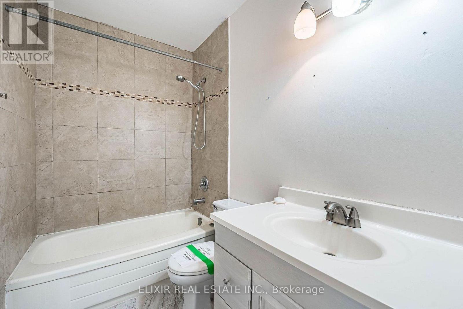 #605 15 ELIZABETH STREET N - 17