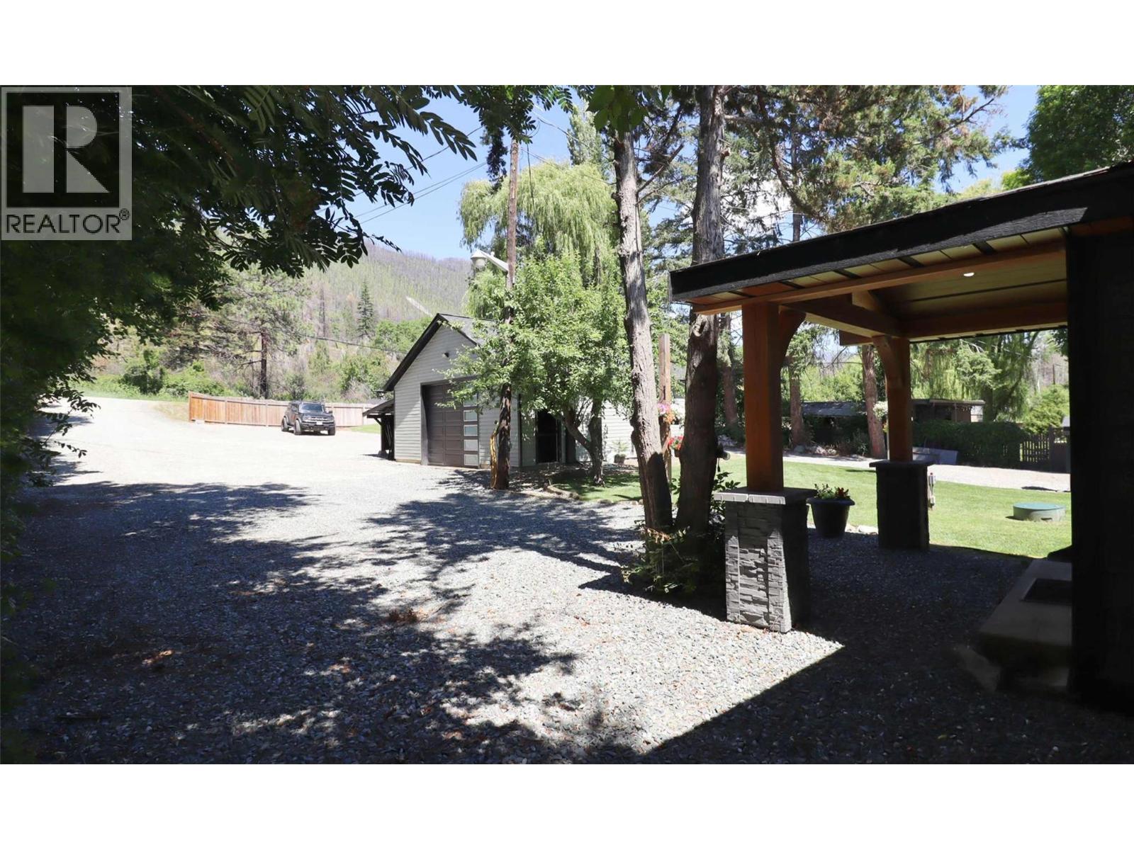 1475 Little Shuswap Lake Road - 11
