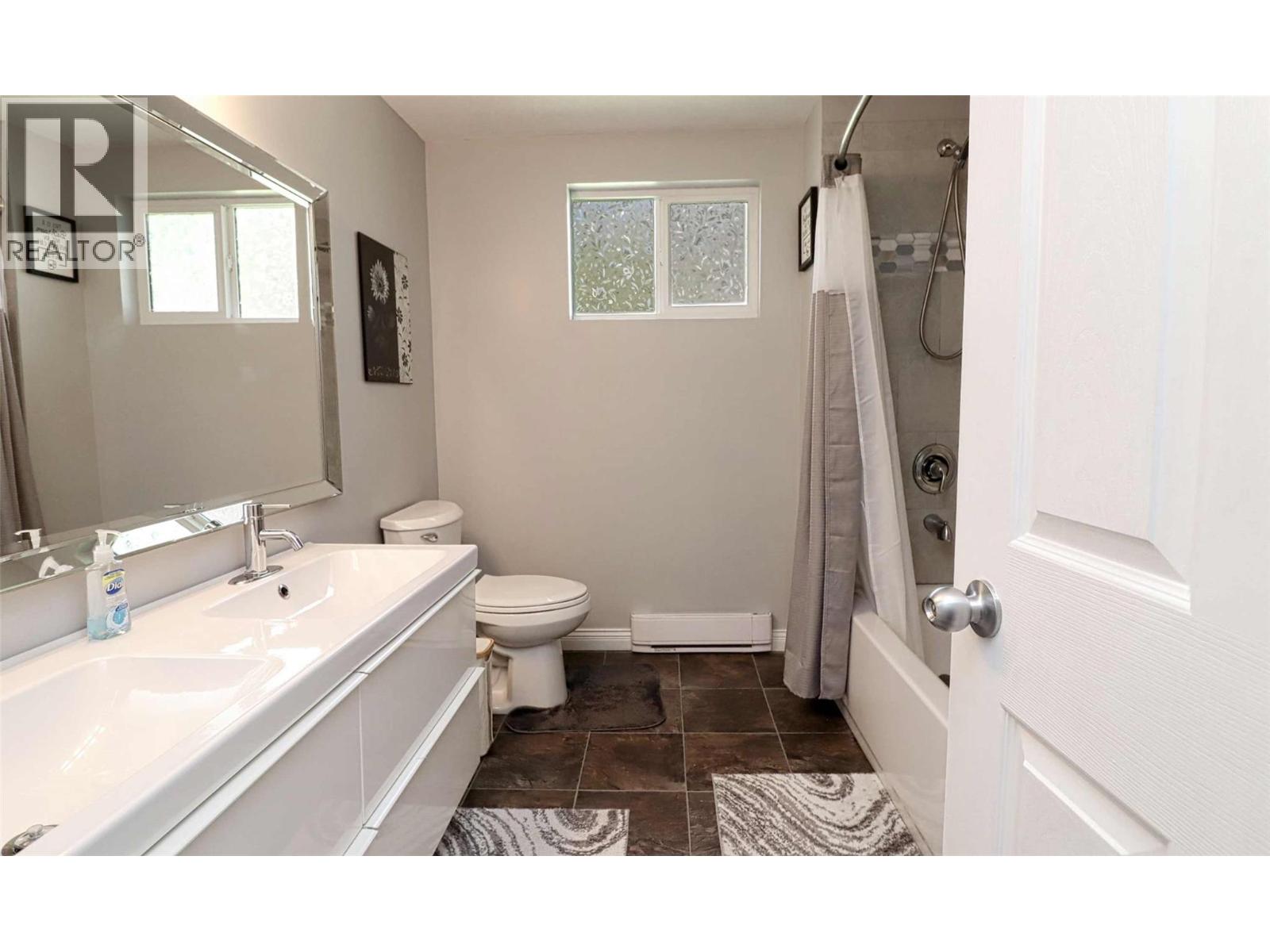 1475 Little Shuswap Lake Road - 36