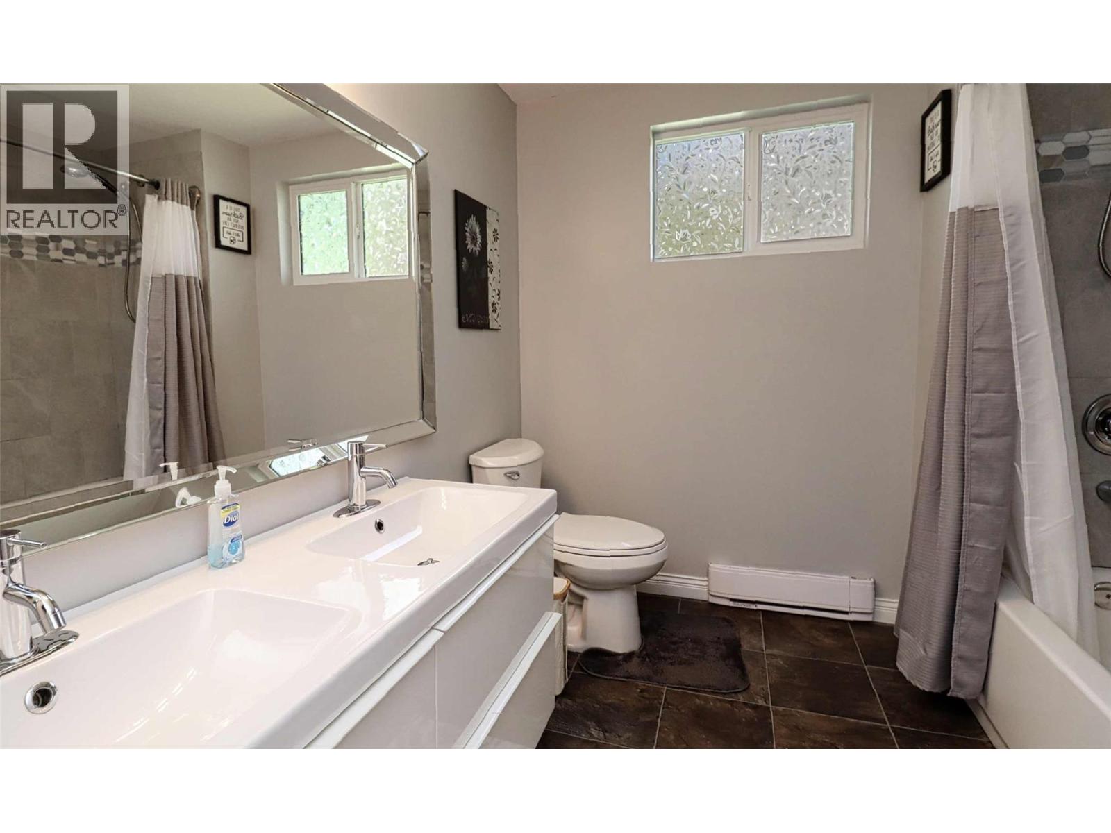 1475 Little Shuswap Lake Road - 37