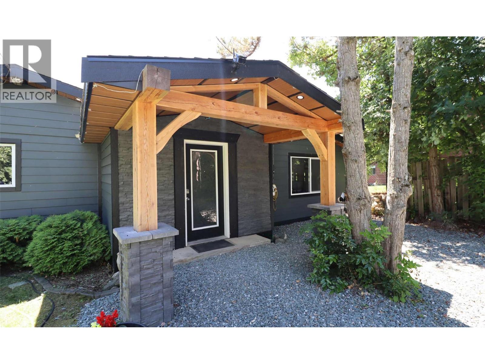 1475 Little Shuswap Lake Road - 10