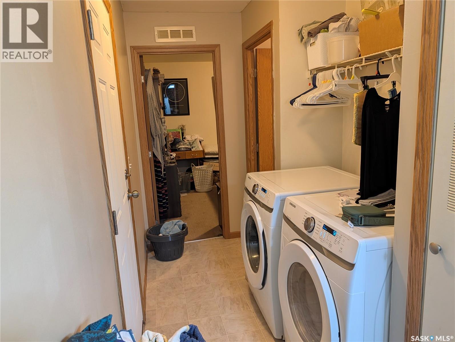 B24 1295 9th AVENUE NE - 18