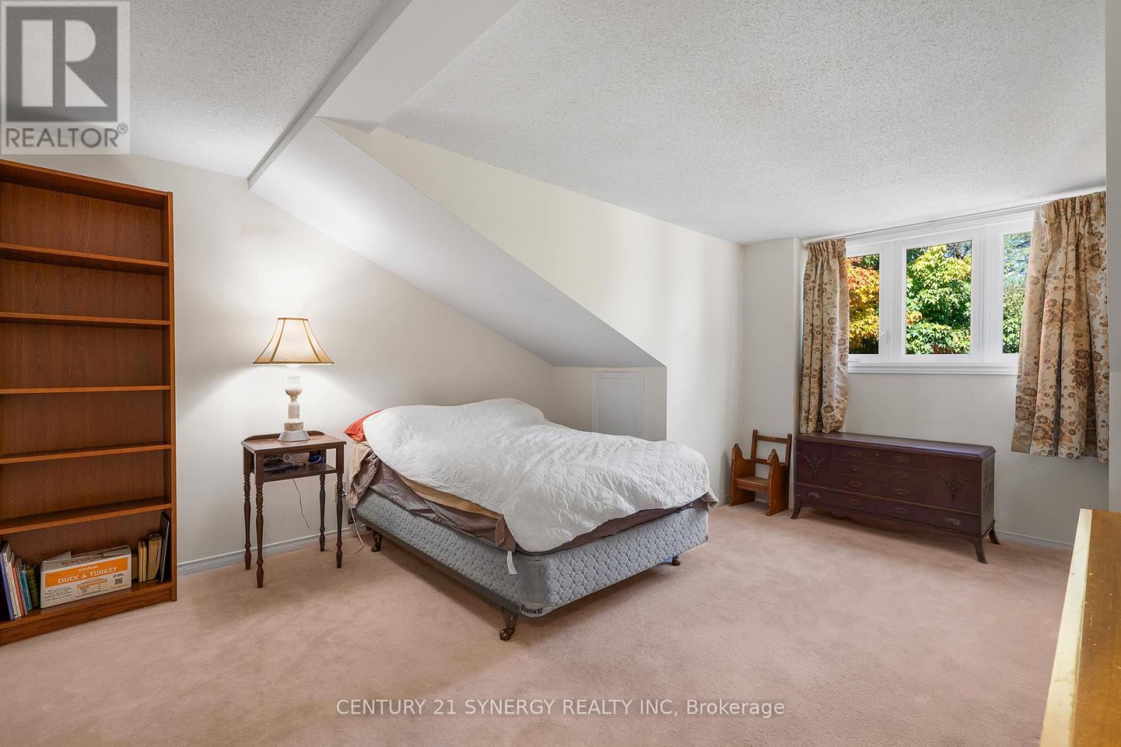 #16 32 INNESBROOK COURT - 25