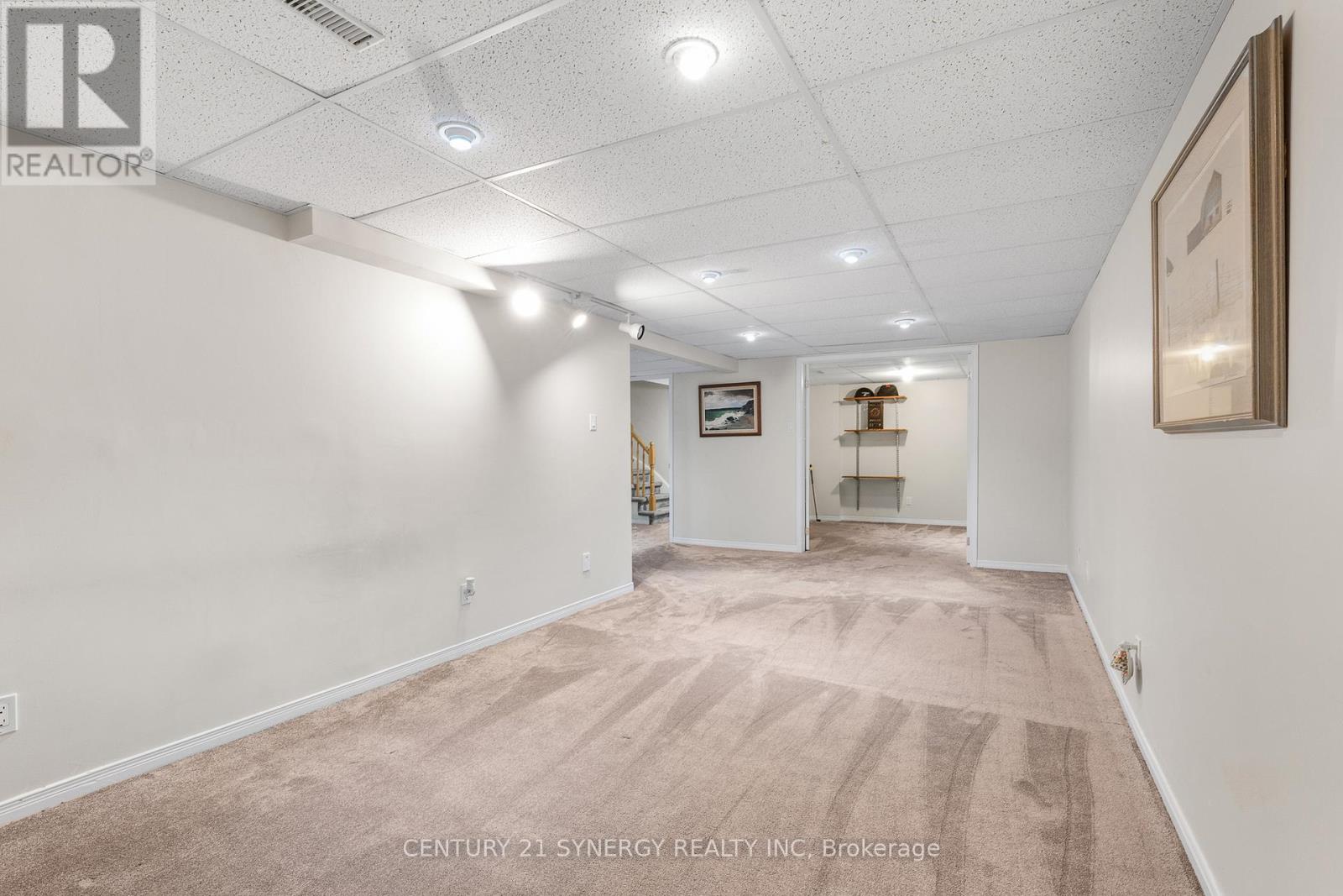 #16 32 INNESBROOK COURT - 30