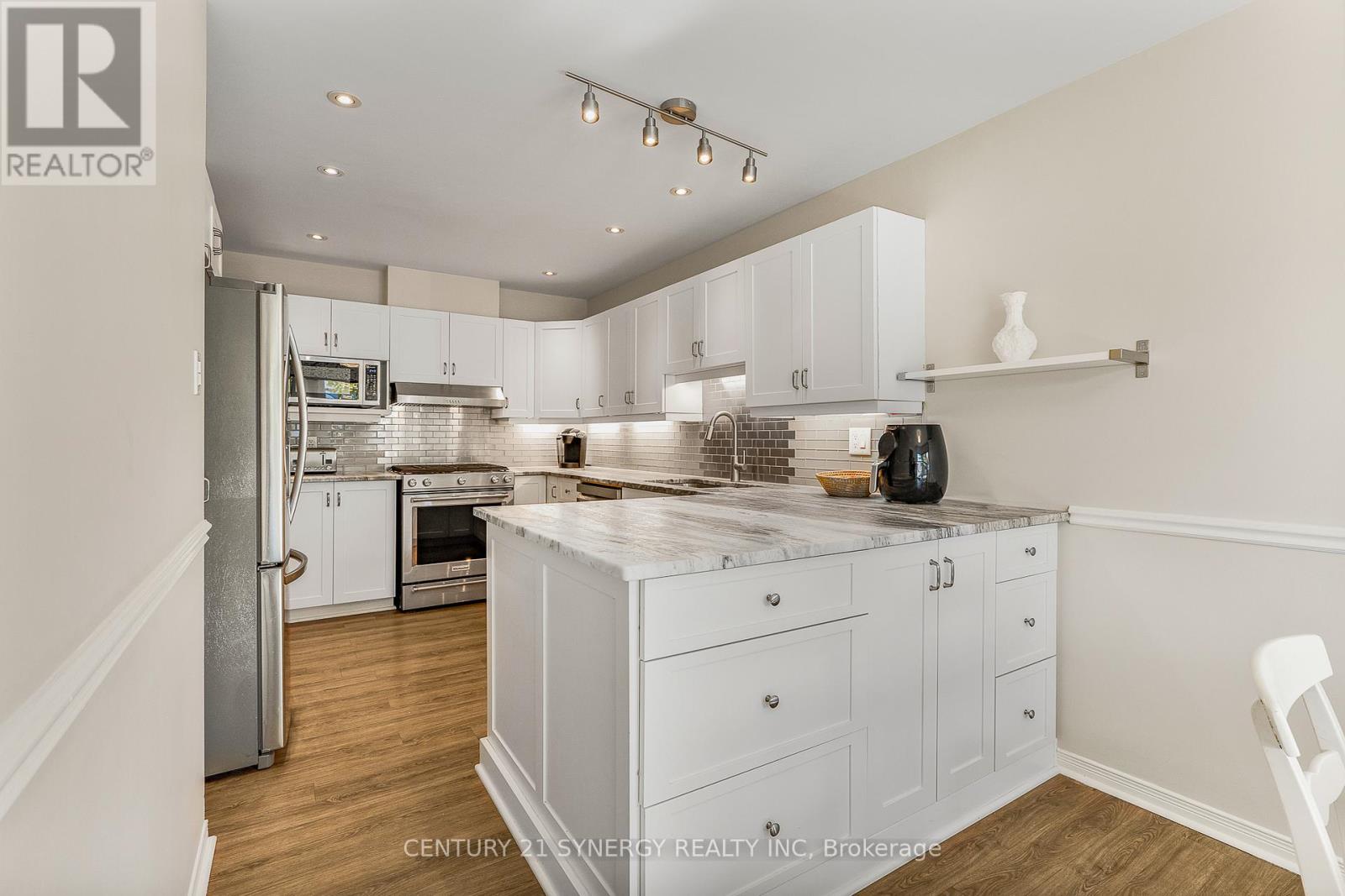 #16 32 INNESBROOK COURT - 8