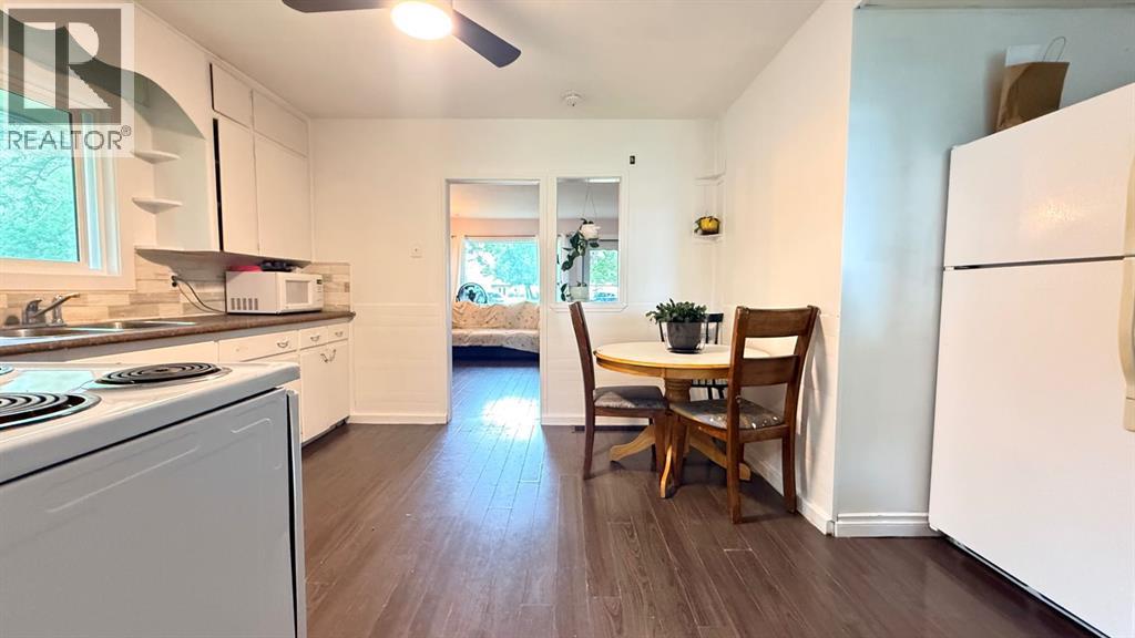 117 2 Street W - 10