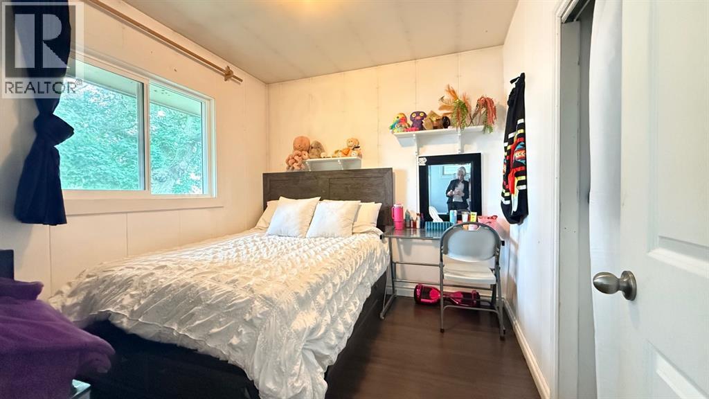 117 2 Street W - 12