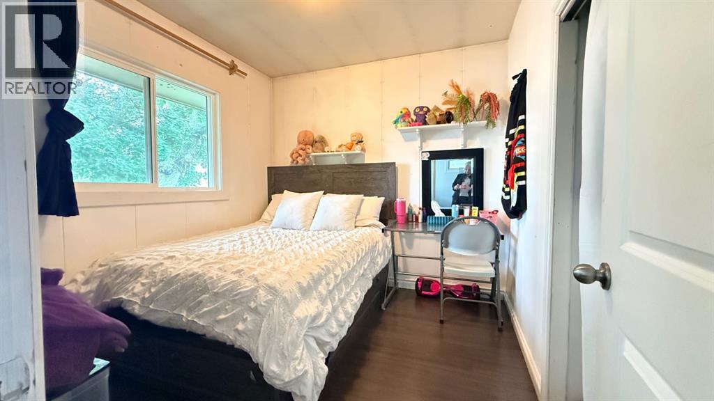 117 2 Street W - 13