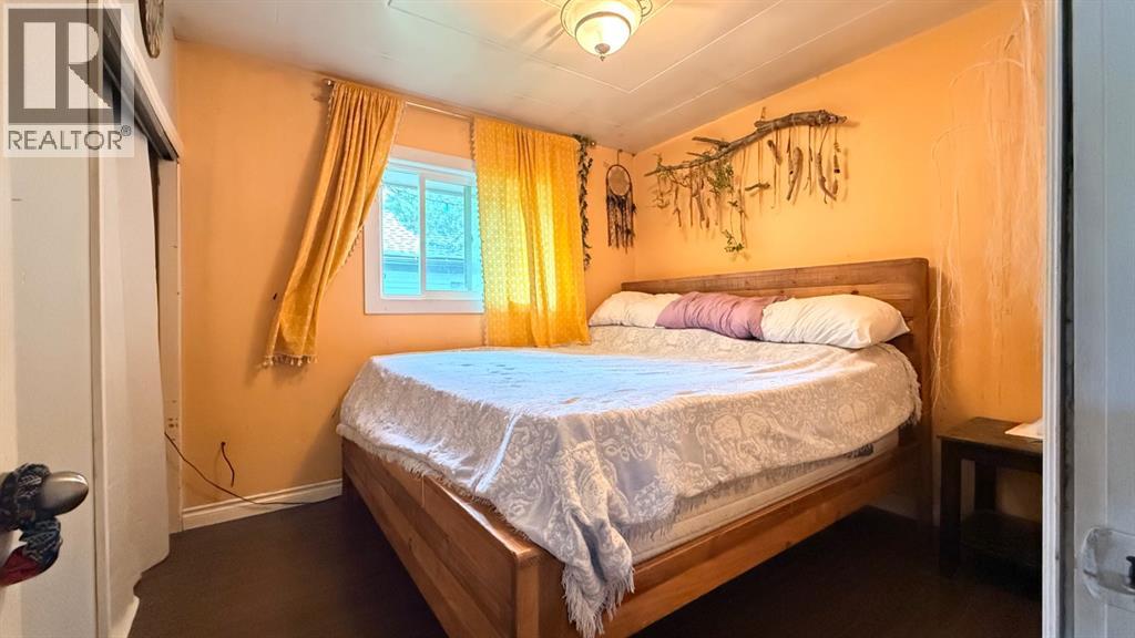 117 2 Street W - 14