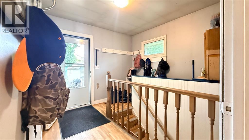 117 2 Street W - 17